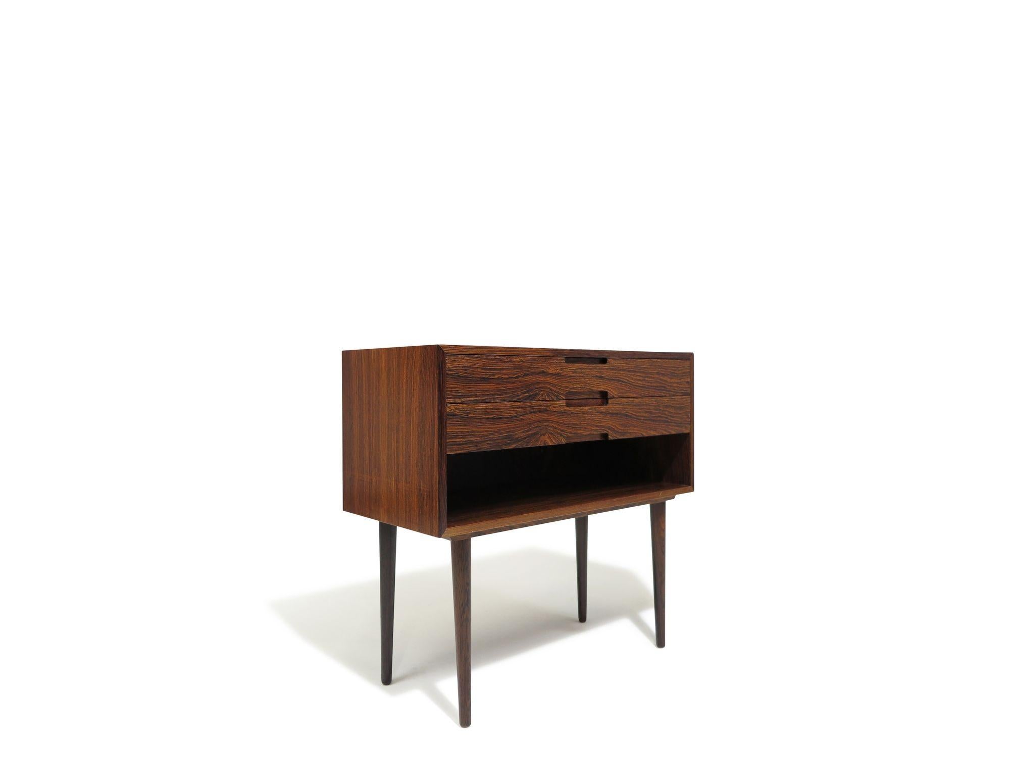 Danish Rosewood Nightstand Bedside Tables with Drawers In Excellent Condition For Sale In Oakland, CA