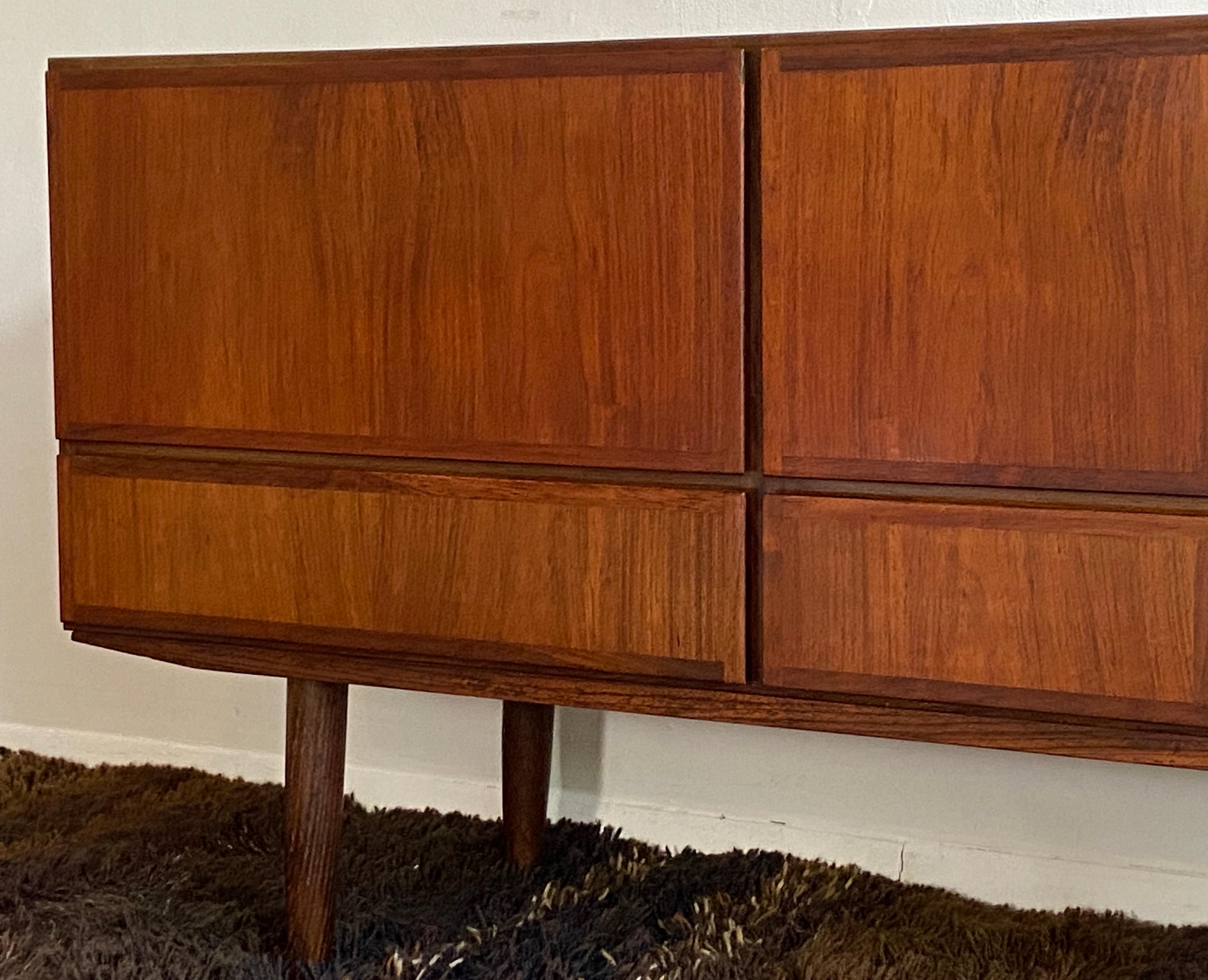 Arcón con cajones de palisandro danés Omann Jun modelo nº 2 Escandinavo moderno en venta
