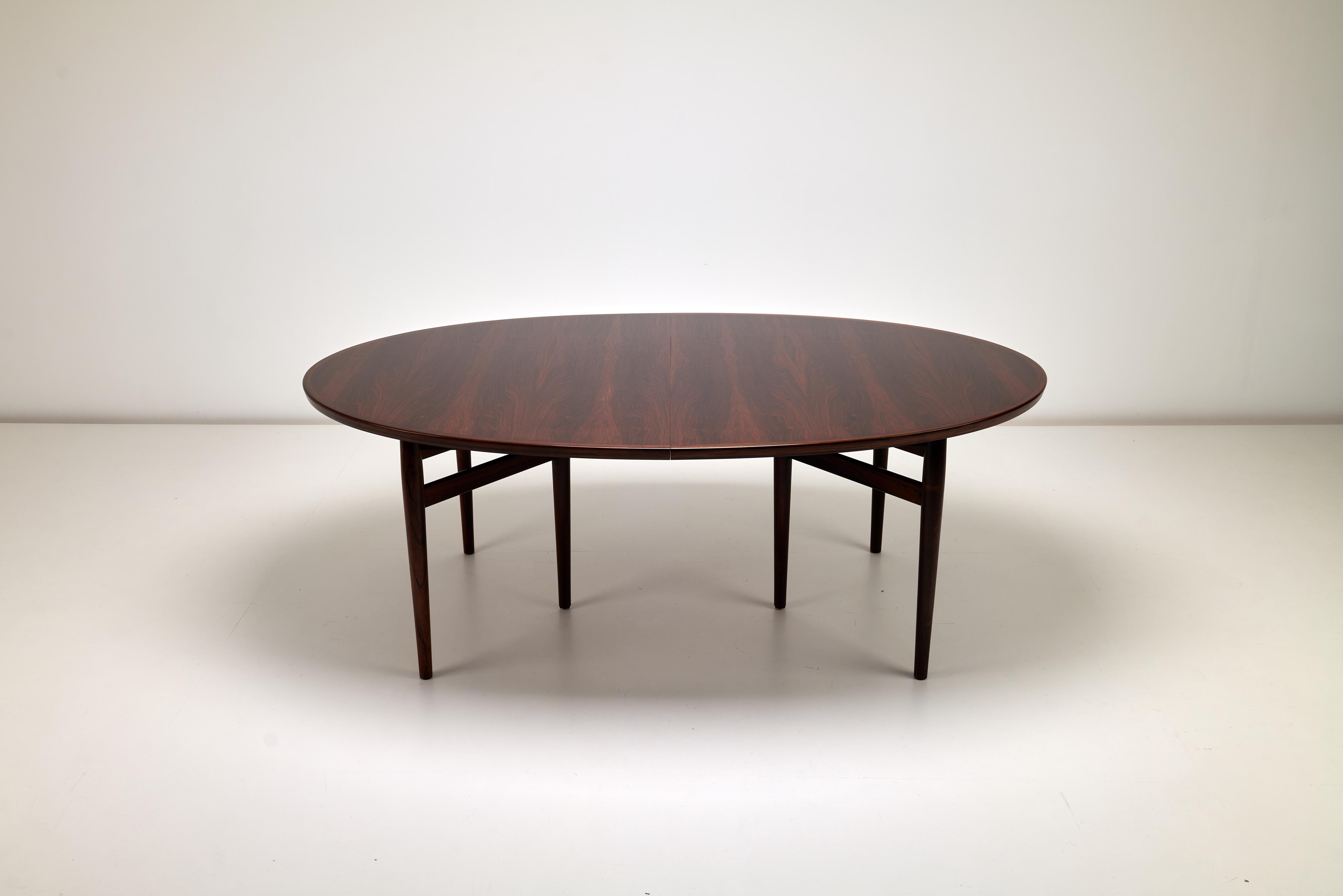 Européen Table de salle à manger ovale danoise modèle 212 d'Arne Vodder pour Sibast 1961