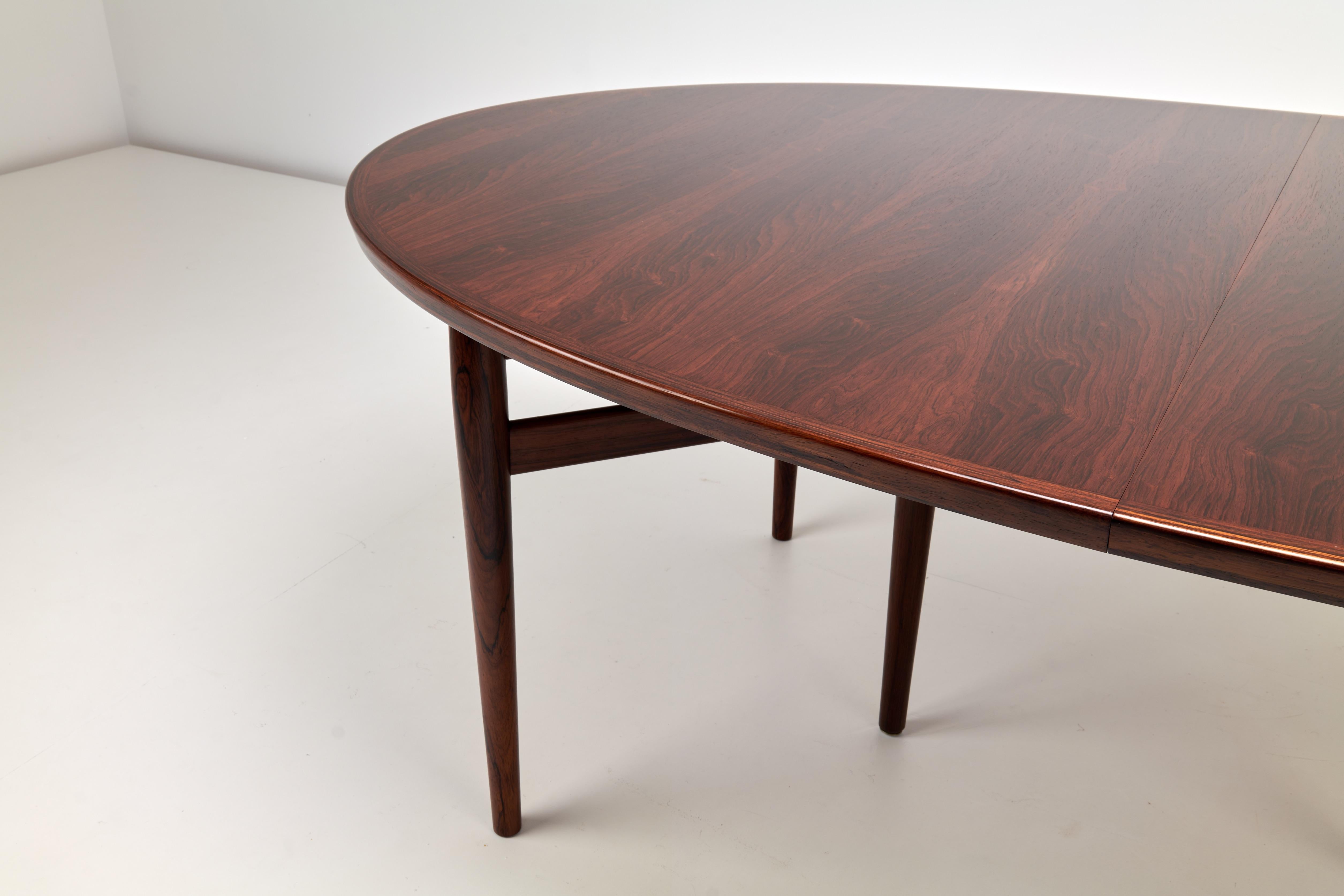 20ième siècle Table de salle à manger ovale danoise modèle 212 d'Arne Vodder pour Sibast 1961