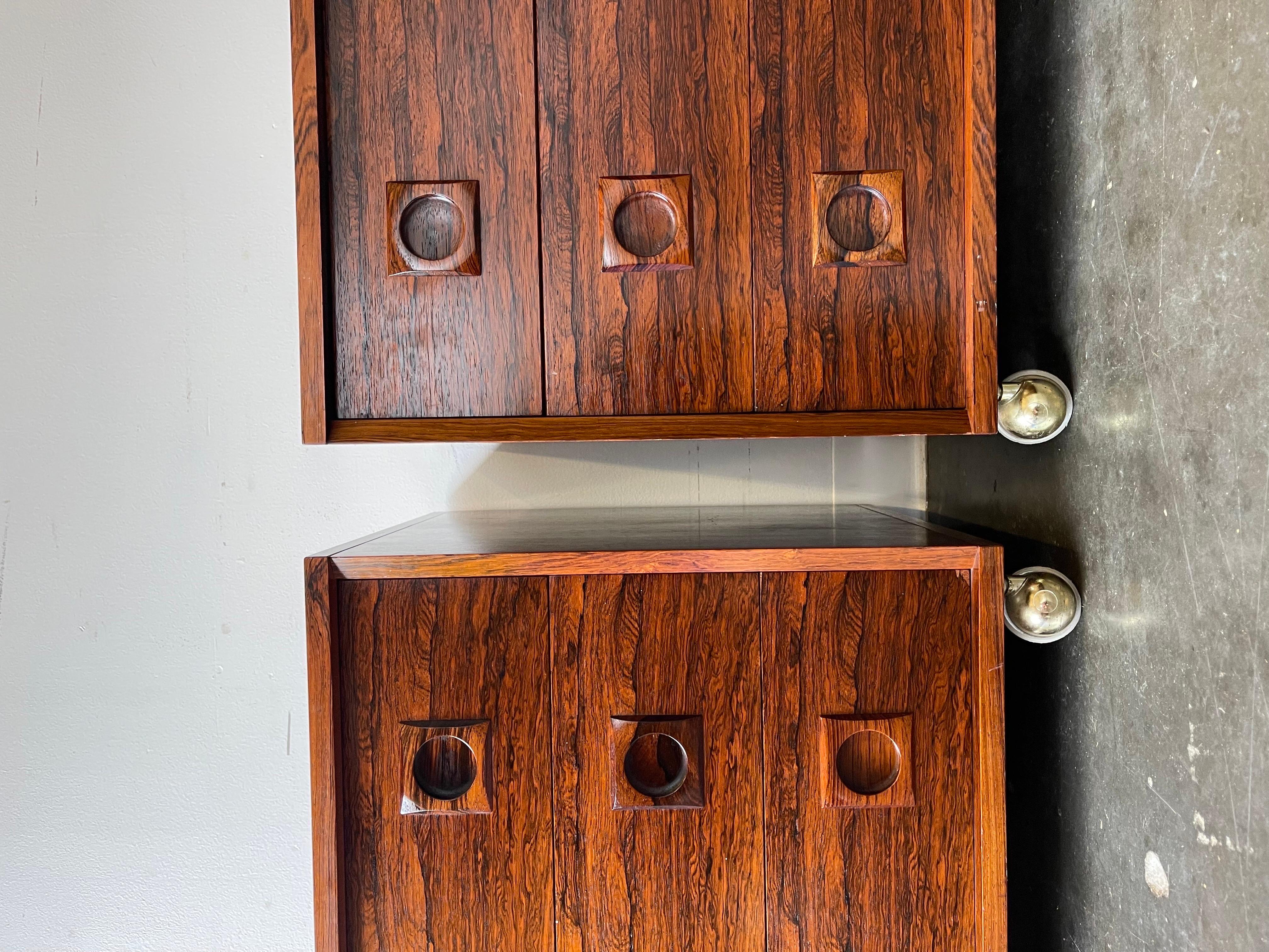 Danish rosewood three drawer low dressers on rolling casters.

Gorgeous pair of vintage low three drawer chests of rolling casters.

Excellent condition with minimal wear.

The grain is outstanding on the pair.

Prefer to sell together but