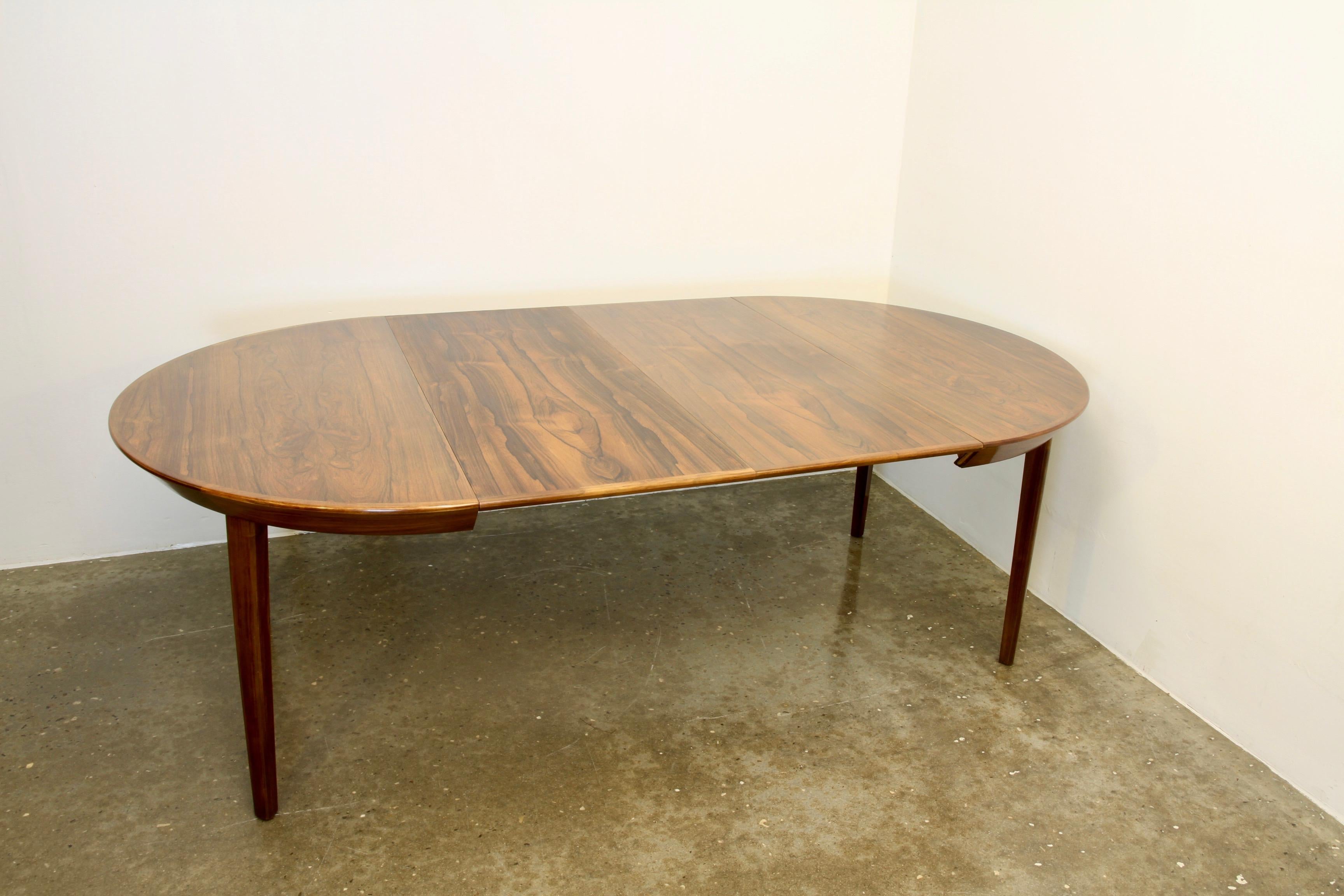 Danish Rosewood Round Dining Table, 1960s 2