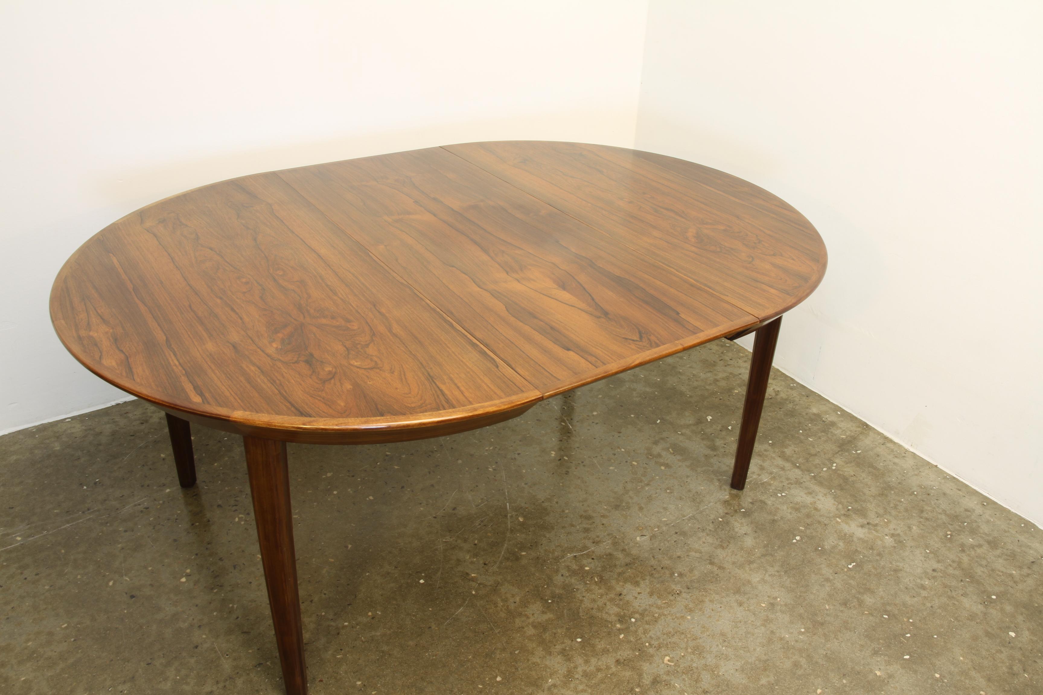 Danish Rosewood Round Dining Table, 1960s 3