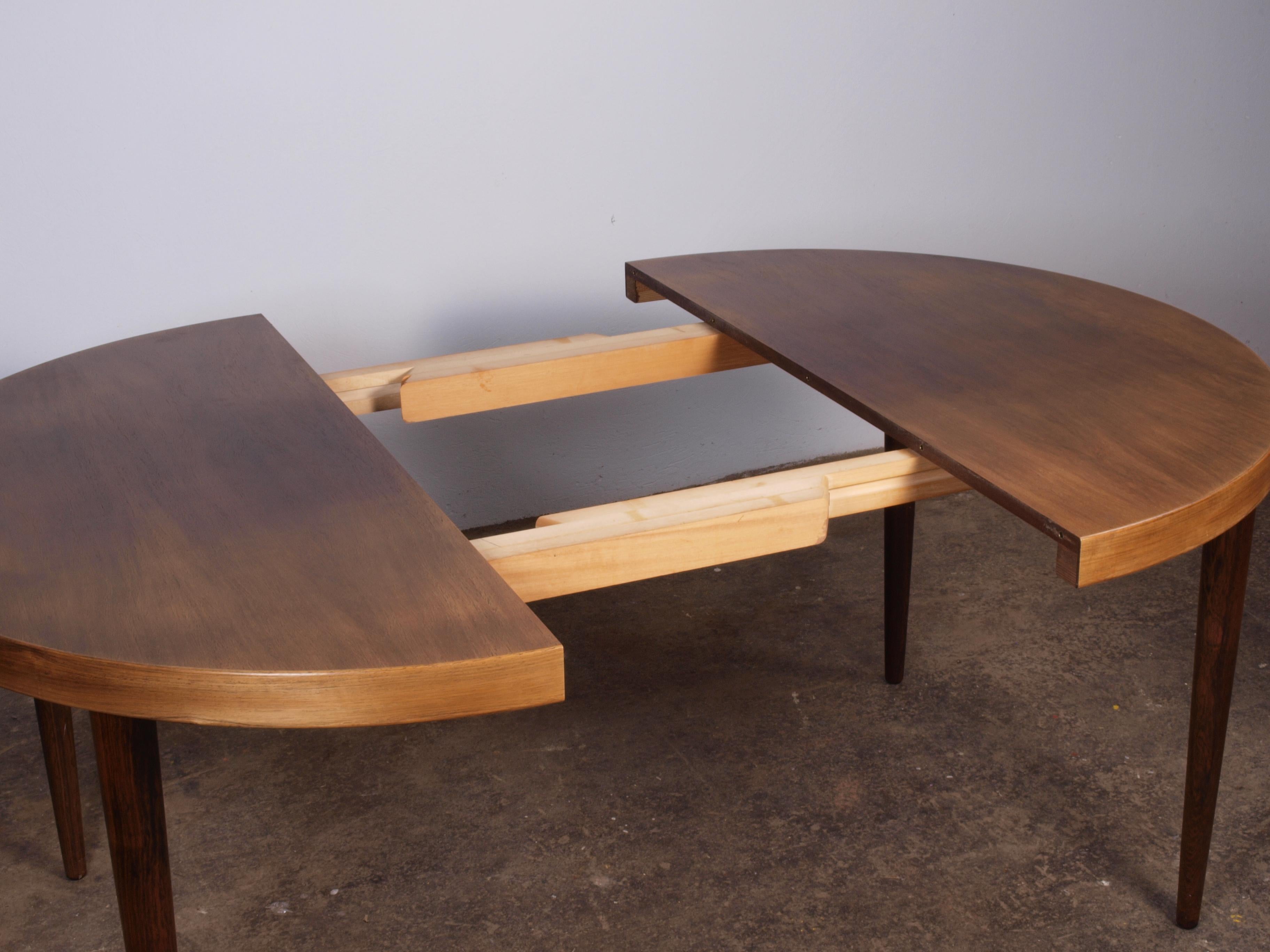 Danish Rosewood Round Extension Table in the style Kai Kristiansen, 1960s For Sale 7