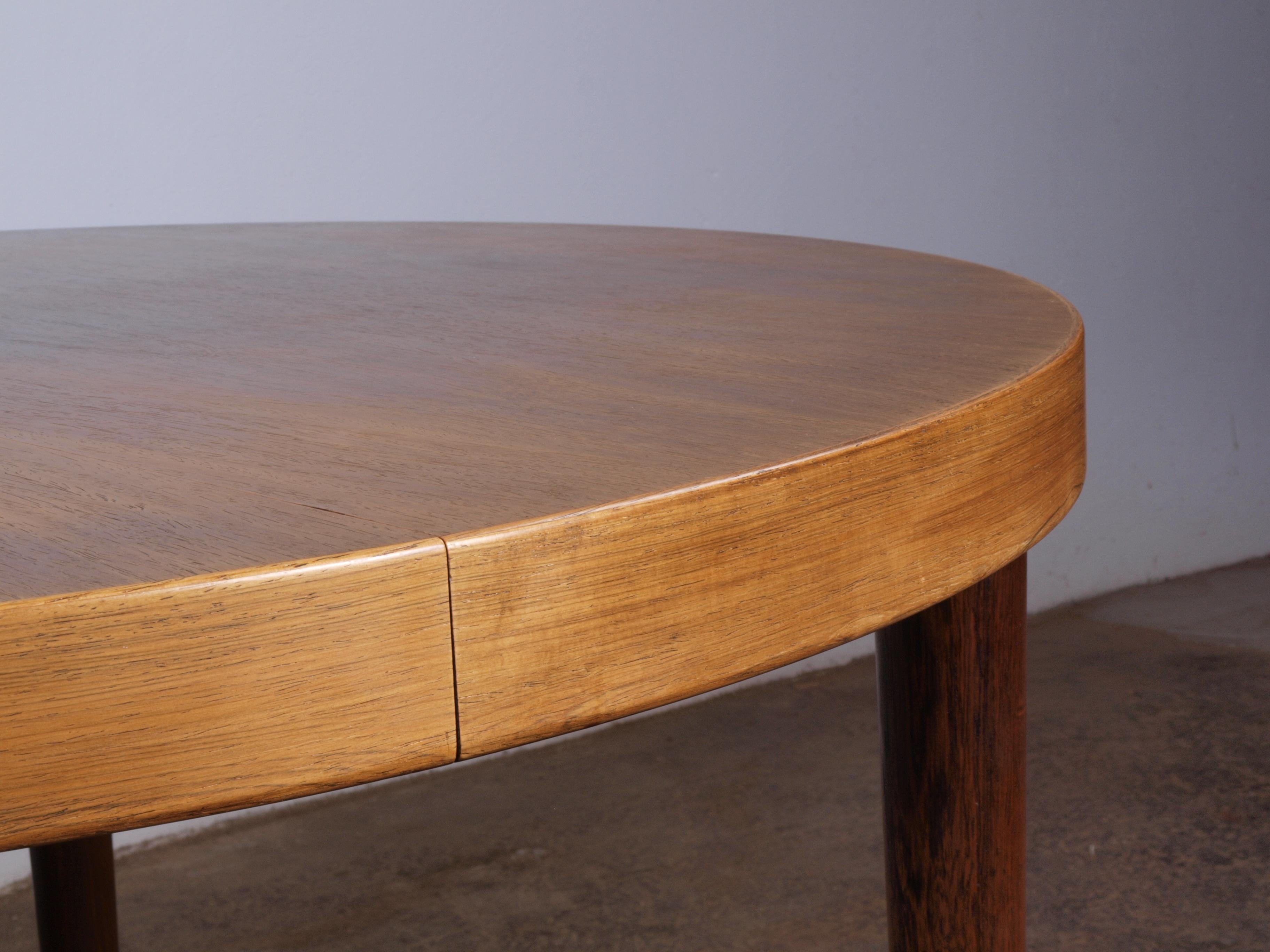 Danish Rosewood Round Extension Table in the style Kai Kristiansen, 1960s In Good Condition For Sale In Store Heddinge, DK