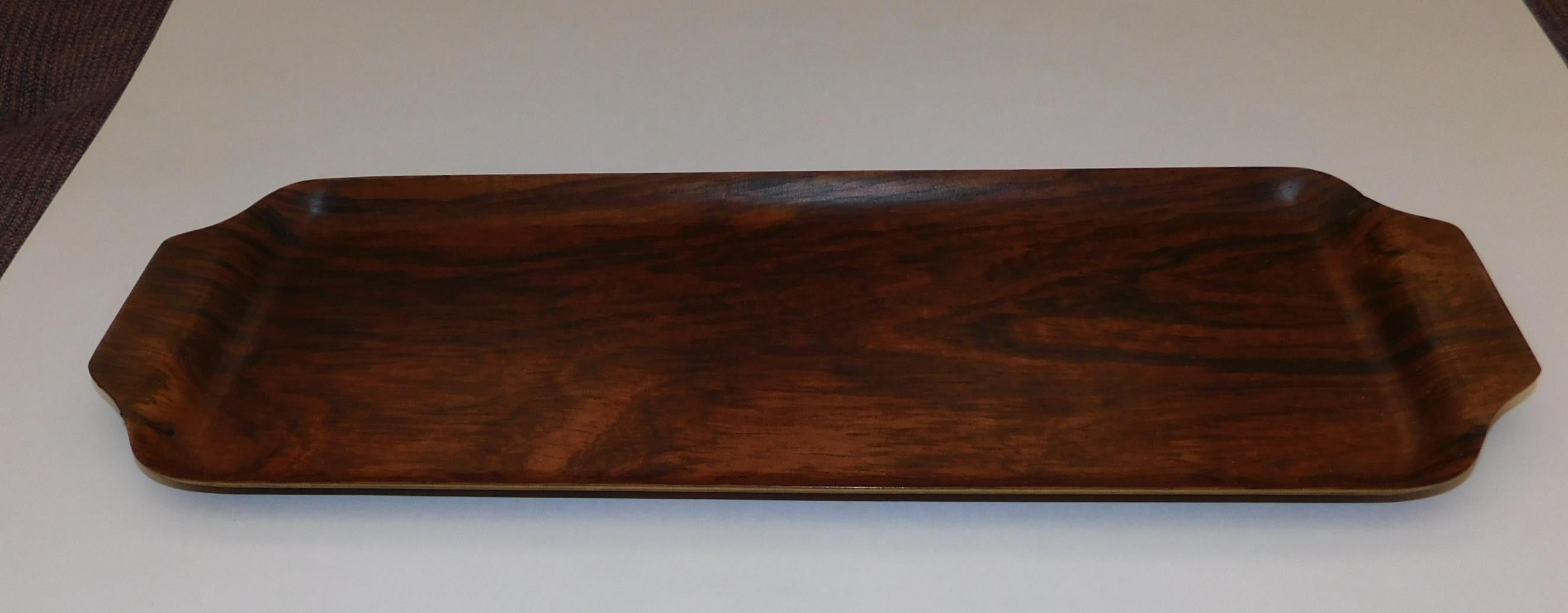 Plateau de service en palissandre danois - Estampillé Made in Denmark - Circa 1960's Bon état - En vente à Phoenix, AZ