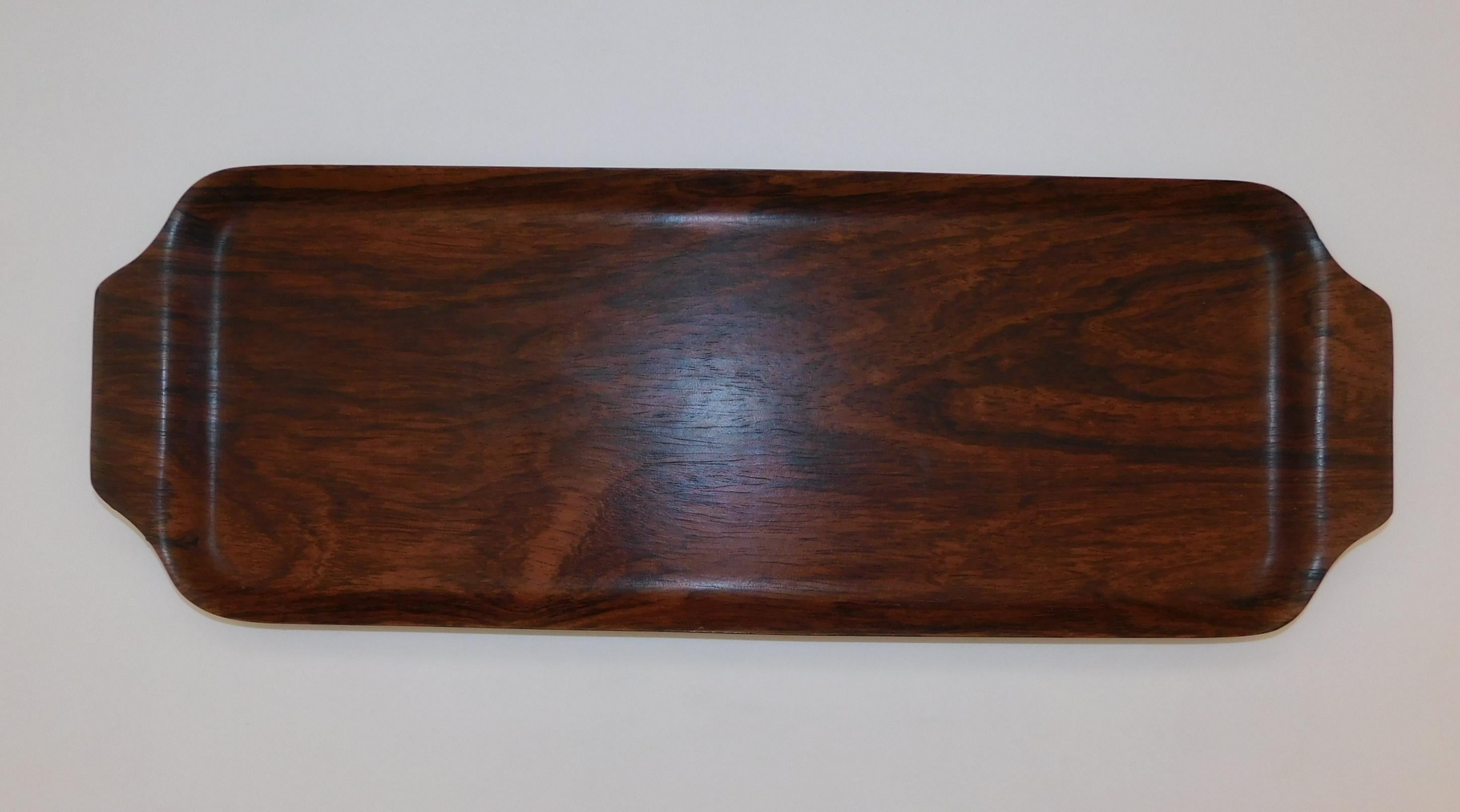 Milieu du XXe siècle Plateau de service en palissandre danois - Estampillé Made in Denmark - Circa 1960's en vente