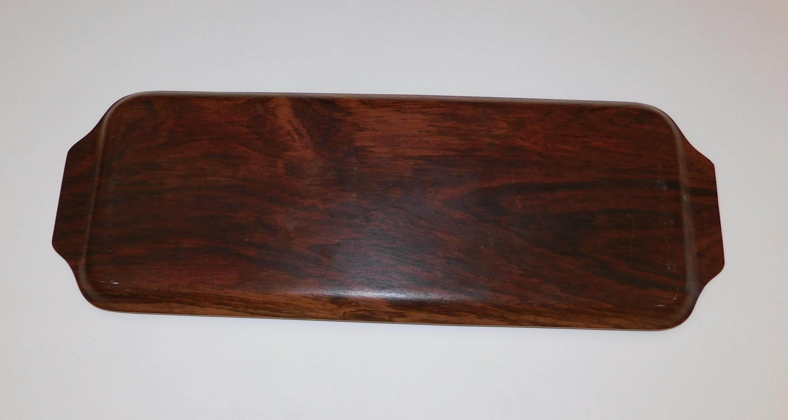 Bois de rose Plateau de service en palissandre danois - Estampillé Made in Denmark - Circa 1960's en vente