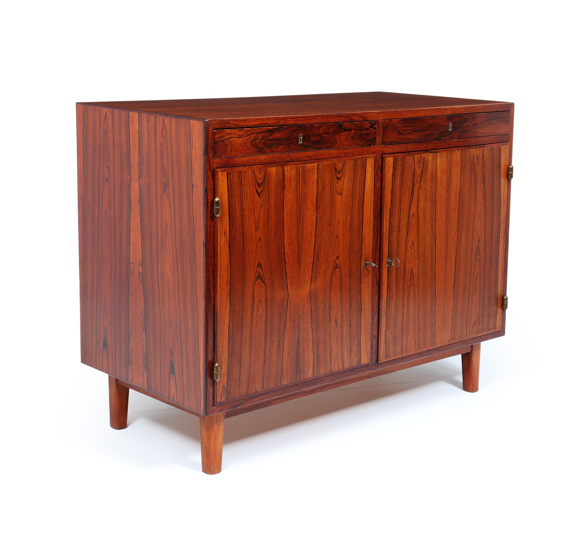 Mid-Century moderno Mobile laterale in palissandro danese in vendita