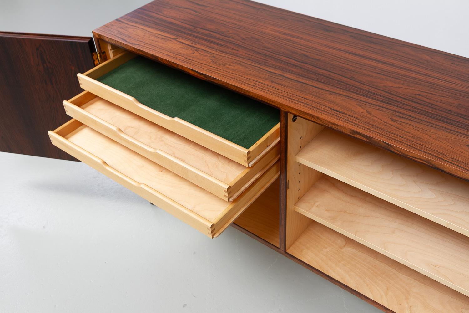 Danish Rosewood Sideboard by Carlo Jensen for Hundevad & Co, 1960s. For Sale 7