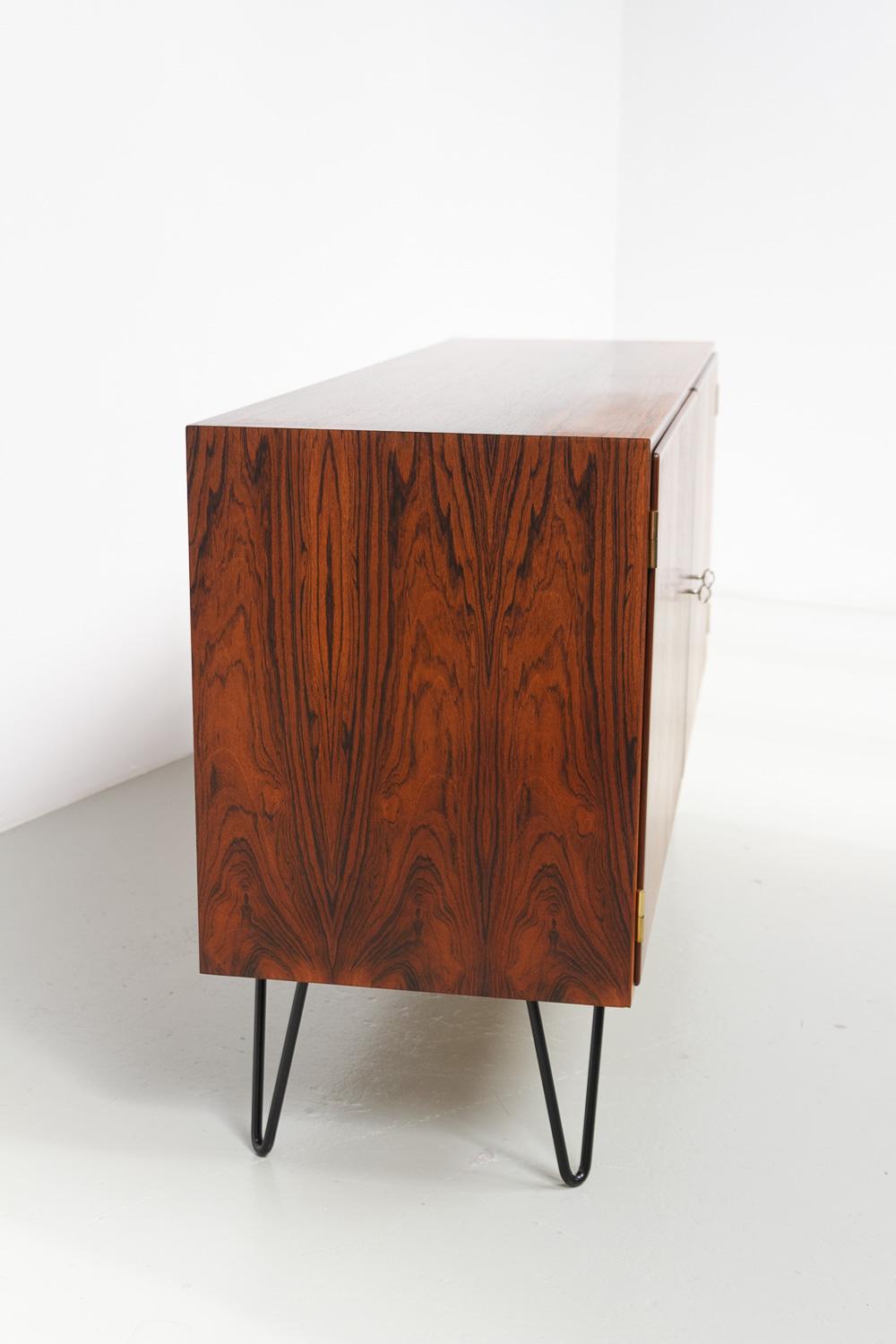 Danish Rosewood Sideboard by Carlo Jensen for Hundevad & Co, 1960s.

Stunning Scandinavian Modern rosewood/palisander cabinet with vivid grain pattern. Double hinged doors with brass hinges and locks with keys. Inside is finished in light Ashwood.