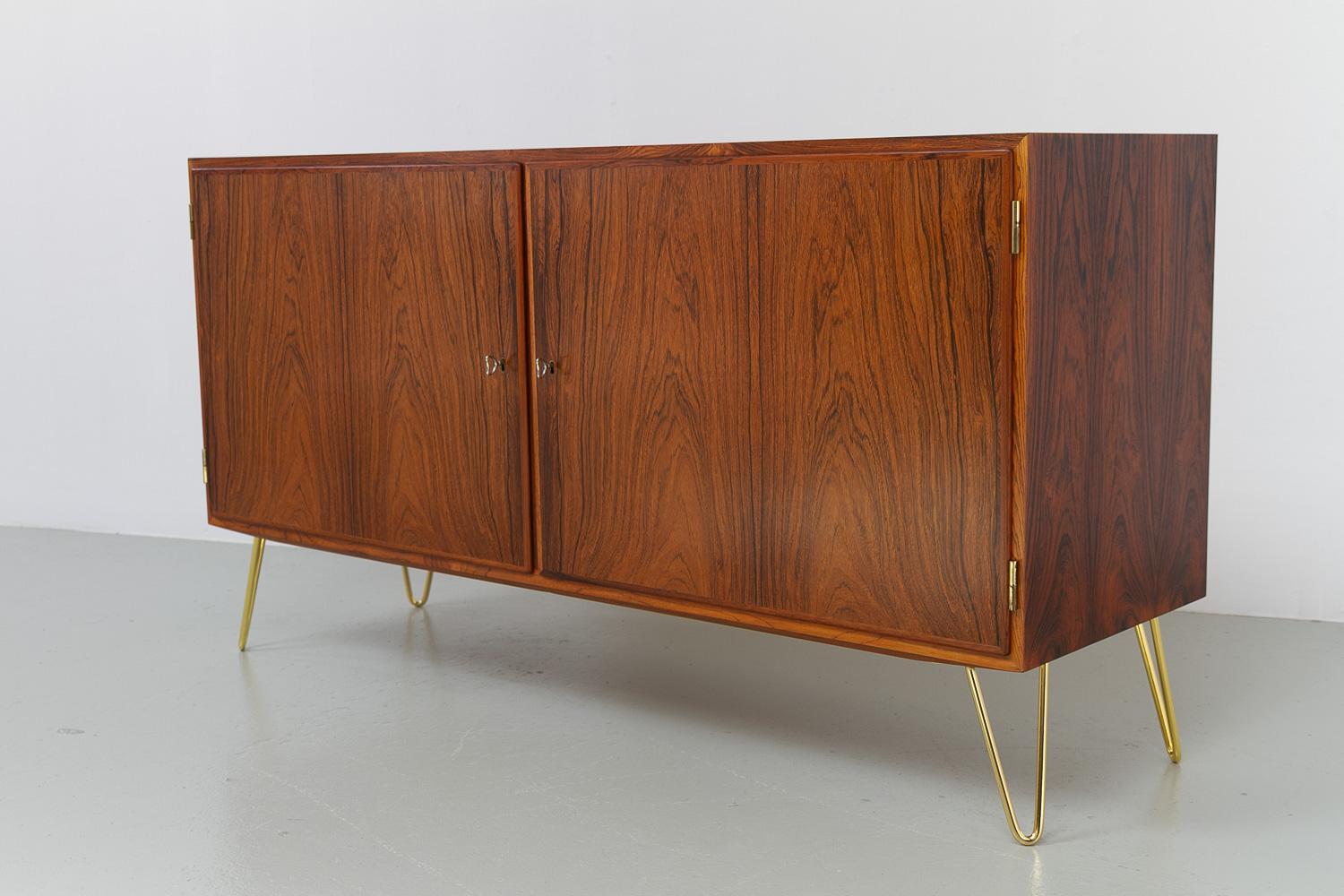 Aparador danés de palisandro de Carlo Jensen para Hundevad & Co, años 60. Moderno de mediados de siglo en venta