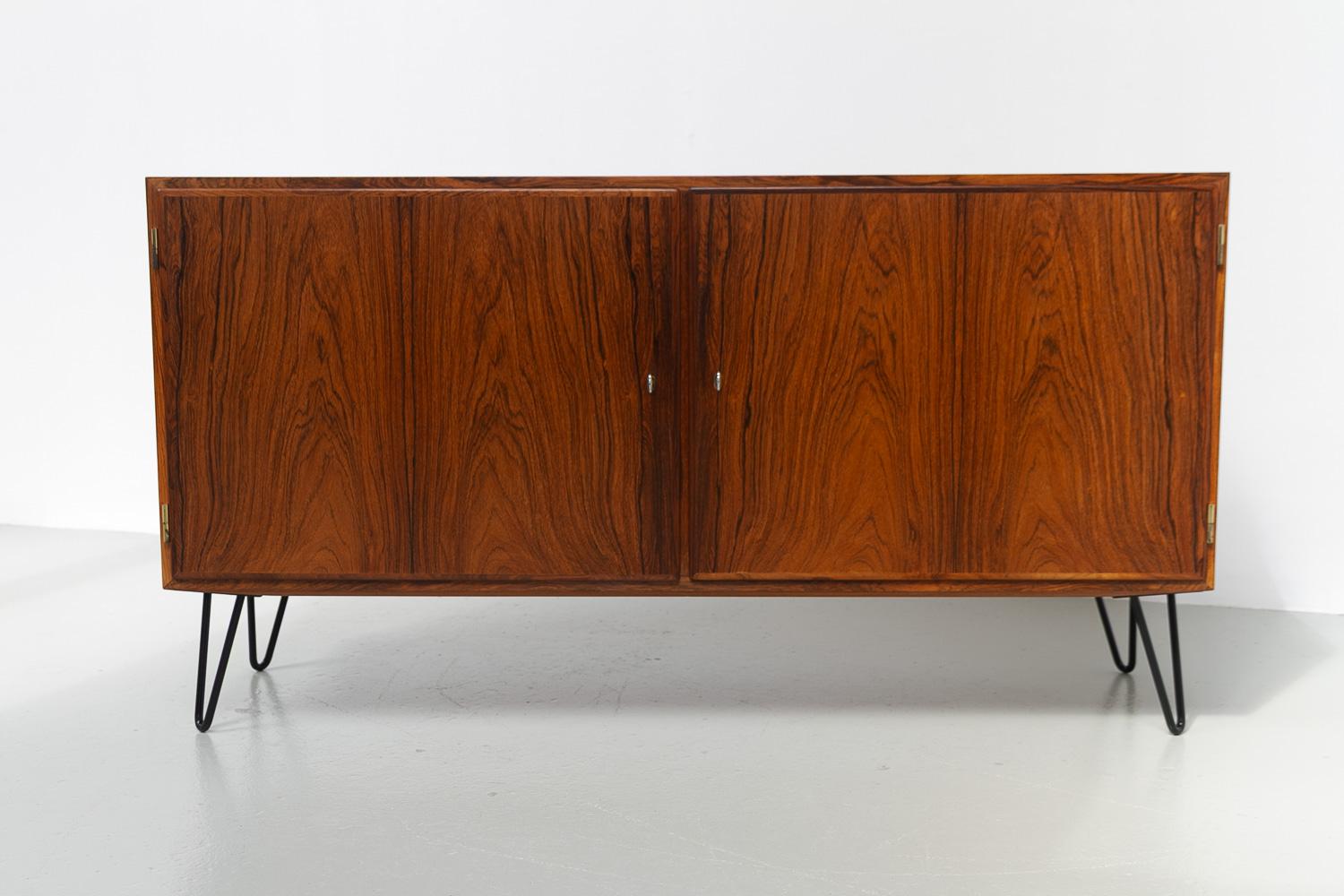 Danish Rosewood Sideboard by Carlo Jensen for Hundevad & Co, 1960s. In Good Condition For Sale In Asaa, DK
