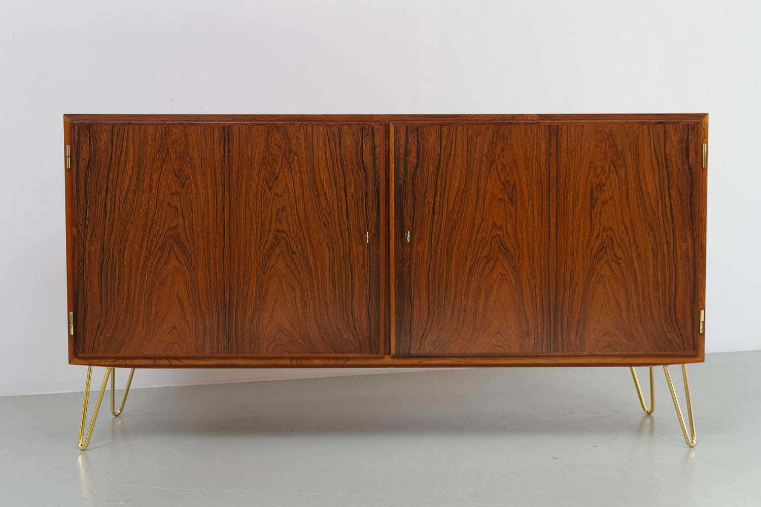 Aparador danés de palisandro de Carlo Jensen para Hundevad & Co, años 60. Danés en venta