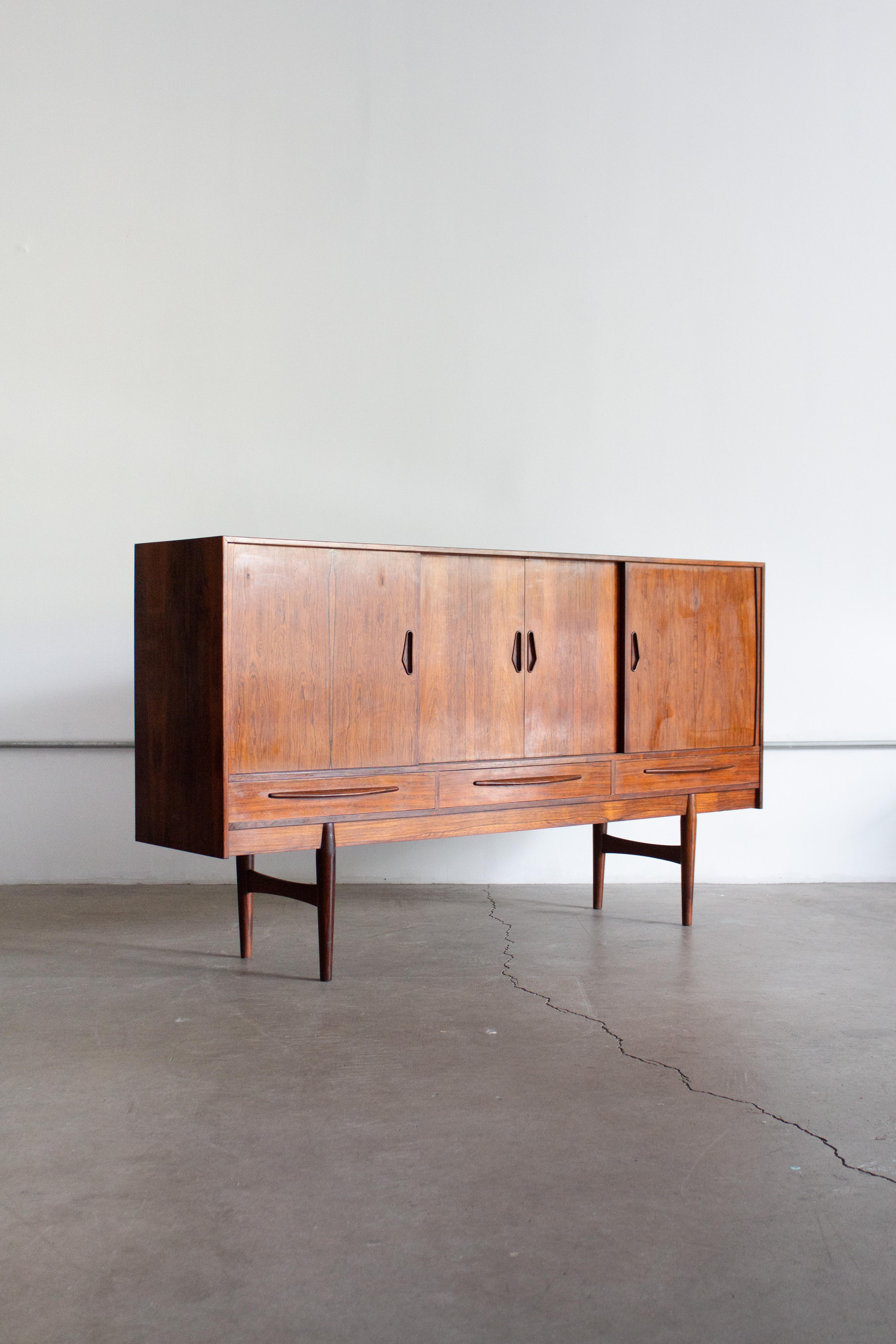 Dänisches palisanderholz-sideboard von e.w. Bach im Zustand „Gut“ im Angebot in Brooklyn, NY