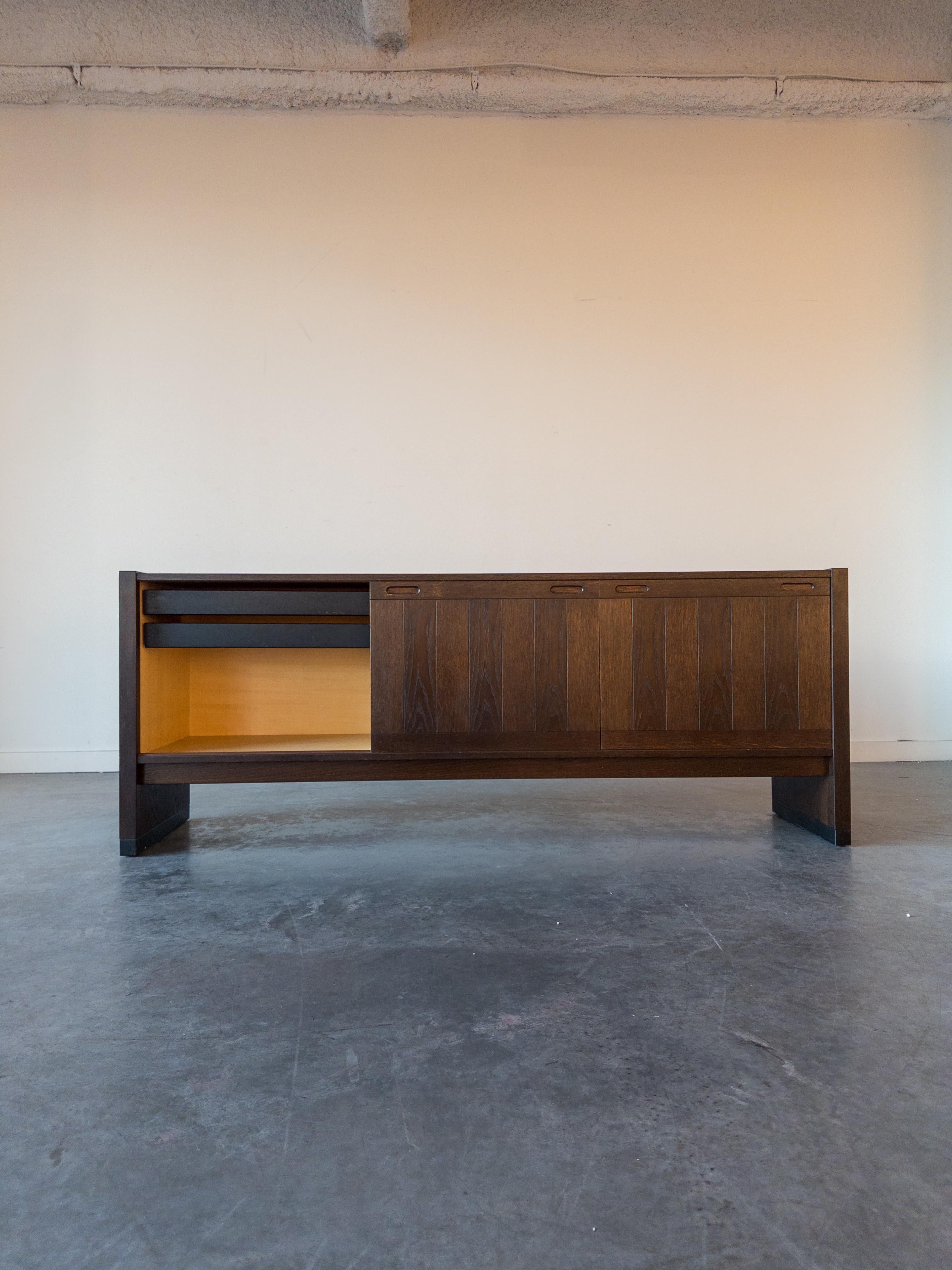 Buffet danois en bois de rose par Skovby Møbelfabrik A/S Bon état - En vente à New York, NY