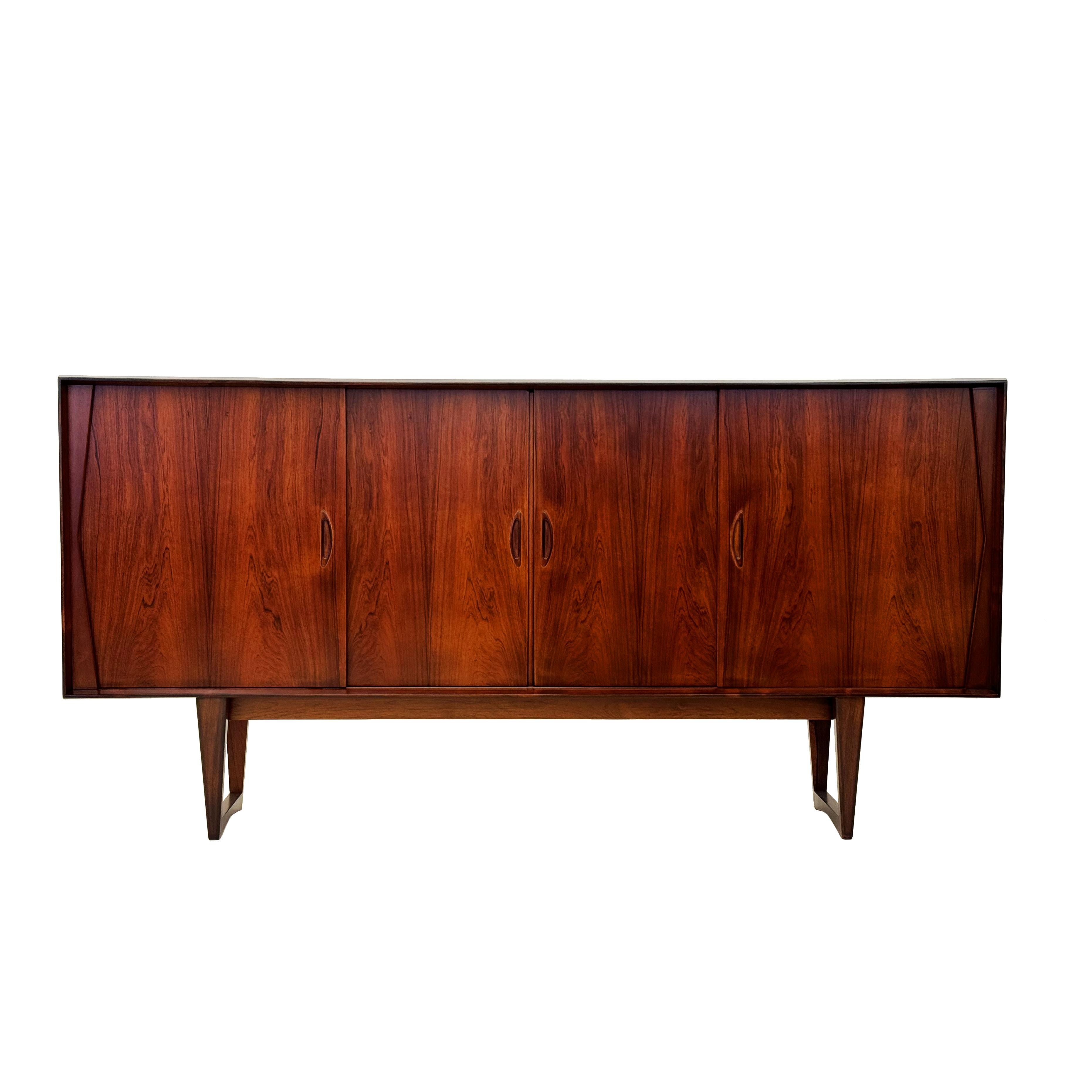 Danish rosewood sideboard. Denmark 1960s. Size 220cm For Sale 4