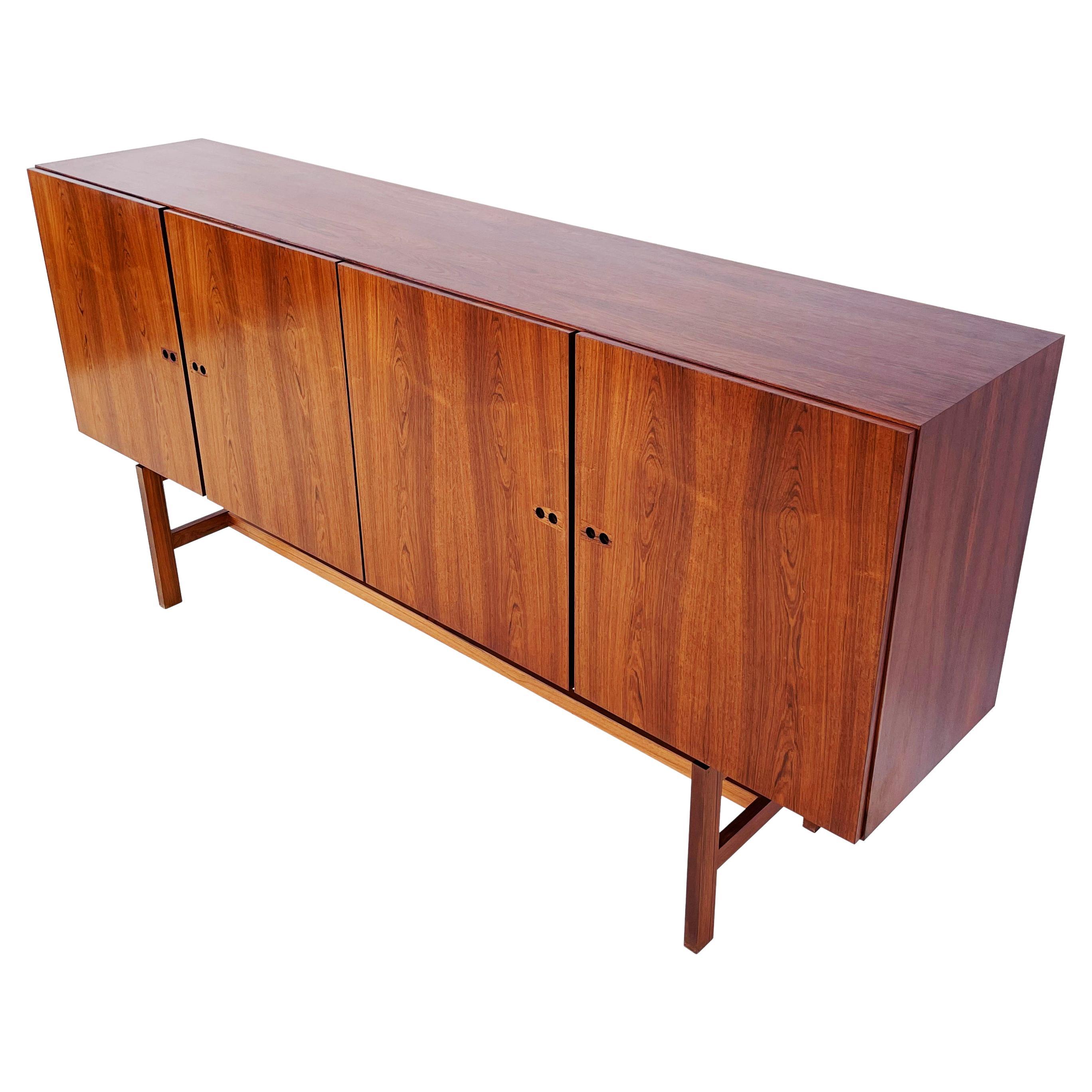 Buffet danois en bois de rose. Danemark années 1960. Taille 220cm en vente