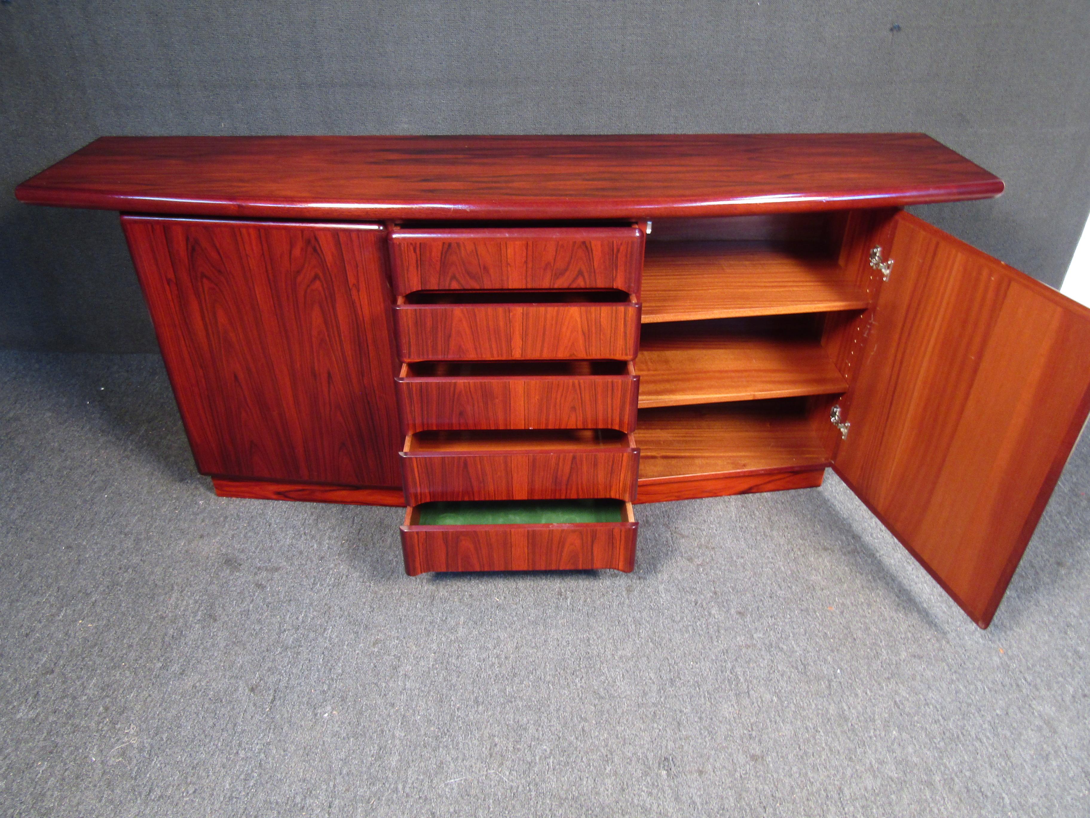 Danish Rosewood Sideboard In Good Condition In Brooklyn, NY
