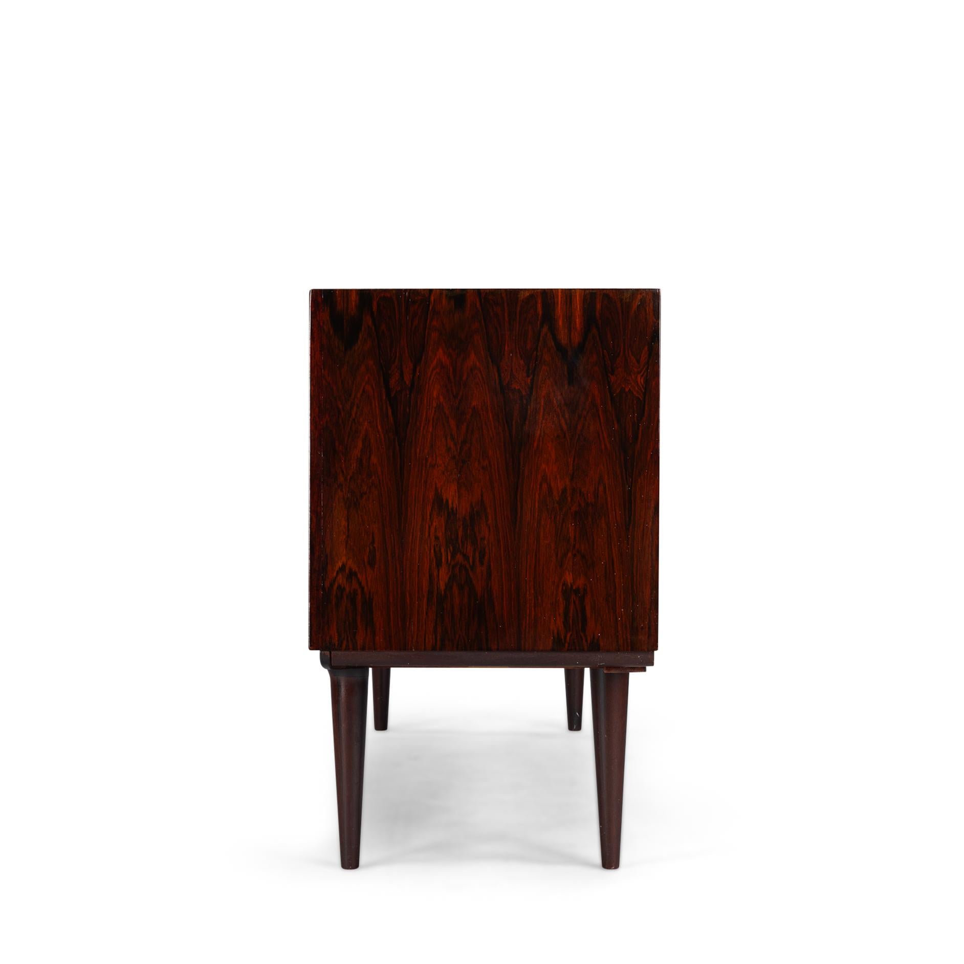 Aparador danés de palisandro Model No. 18 de Gunni Omann para Omann Jun, años 60 en venta 8