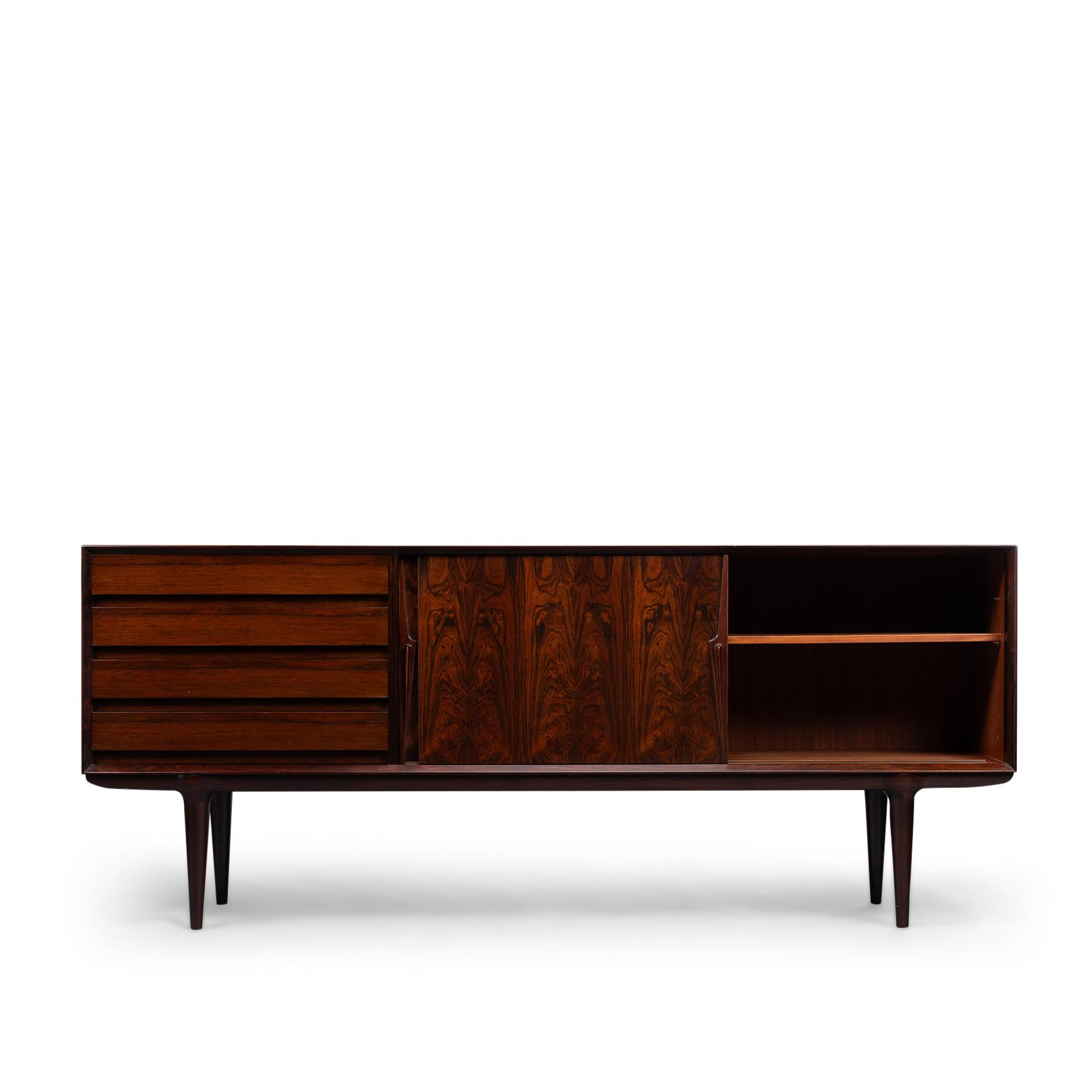 Aparador danés de palisandro Model No. 18 de Gunni Omann para Omann Jun, años 60 en venta 10