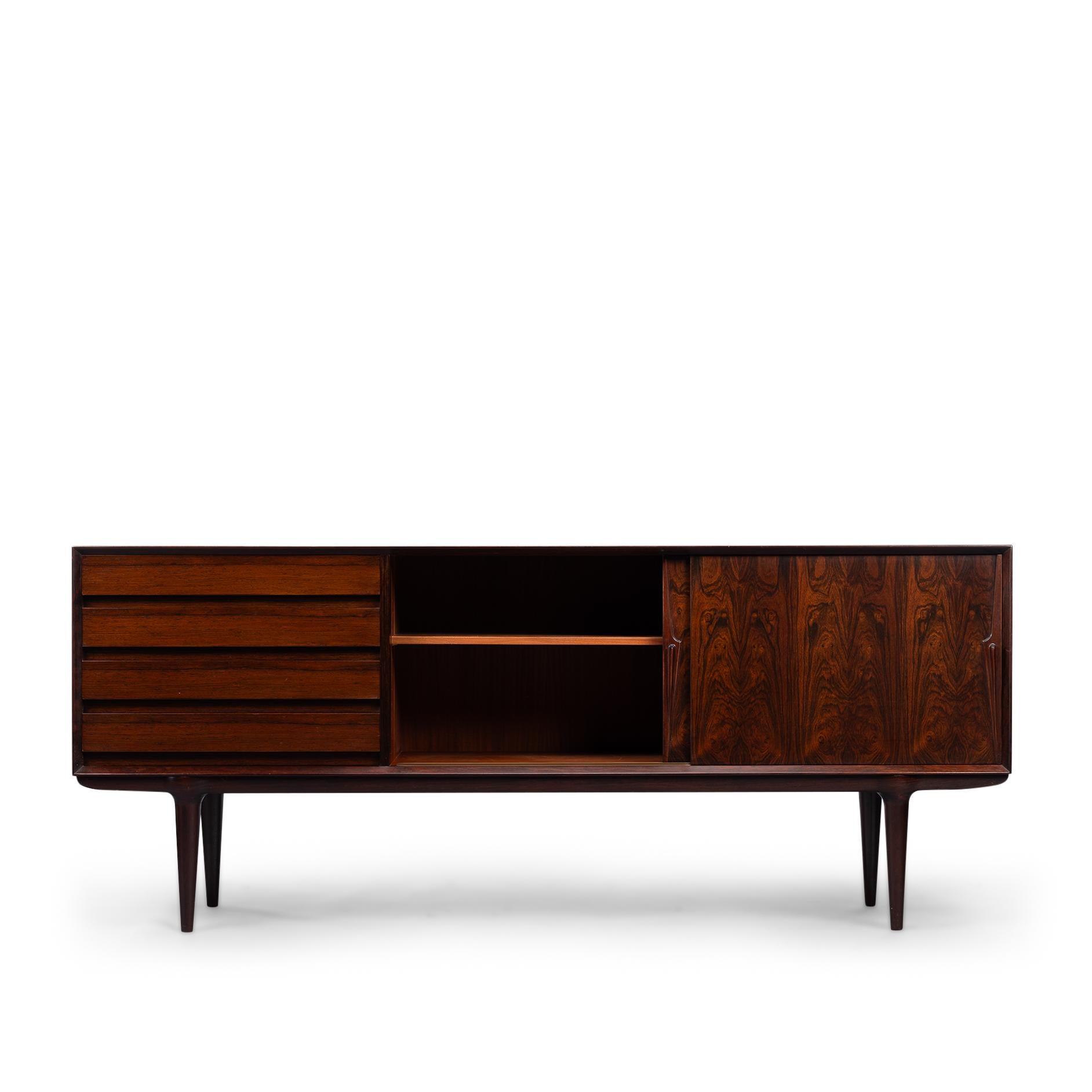 Aparador danés de palisandro Model No. 18 de Gunni Omann para Omann Jun, años 60 en venta 12