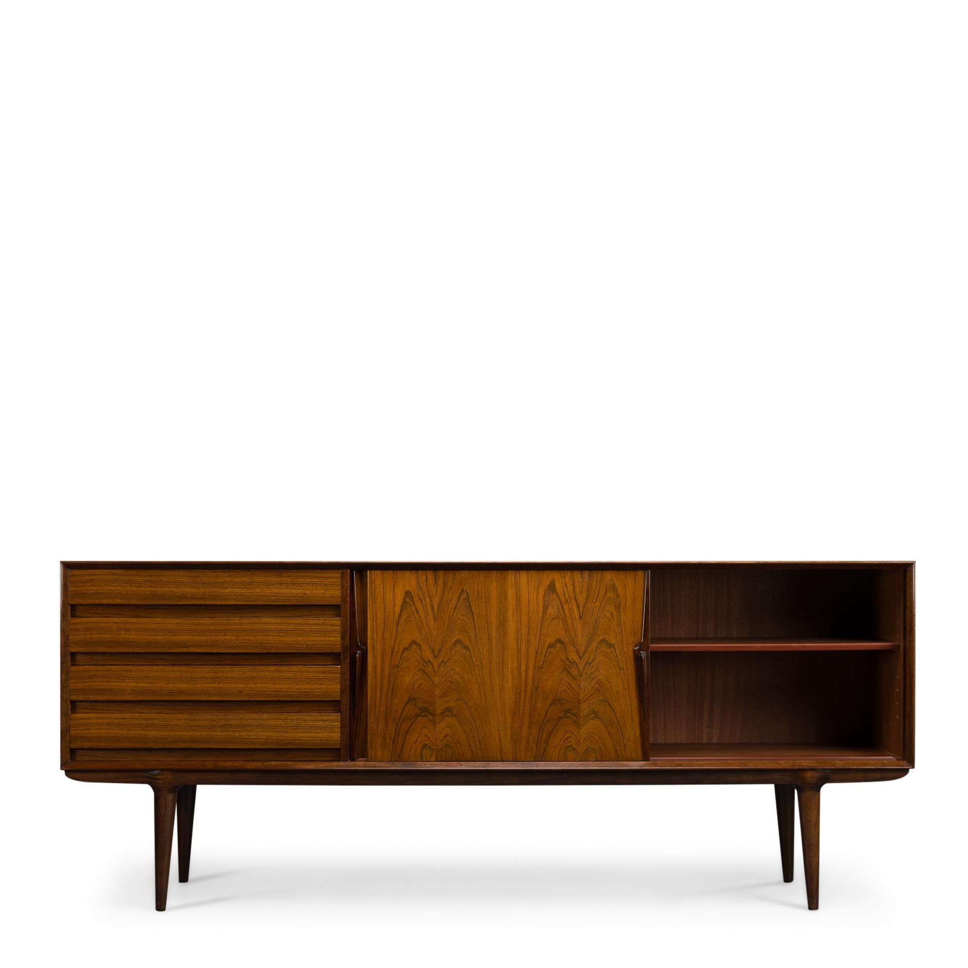 Mid-Century moderno Danish Rosewood Sideboard Model No. 18 by Gunni Omann for Omann Jun, 1960s in vendita