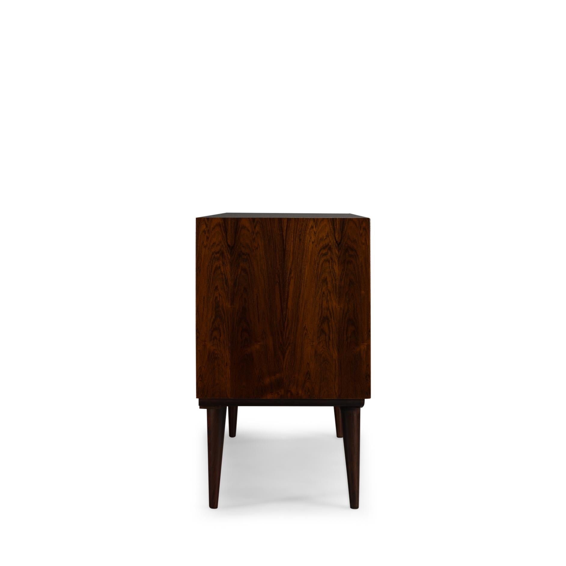 Impiallacciato Danish Rosewood Sideboard Model No. 18 by Gunni Omann for Omann Jun, 1960s in vendita