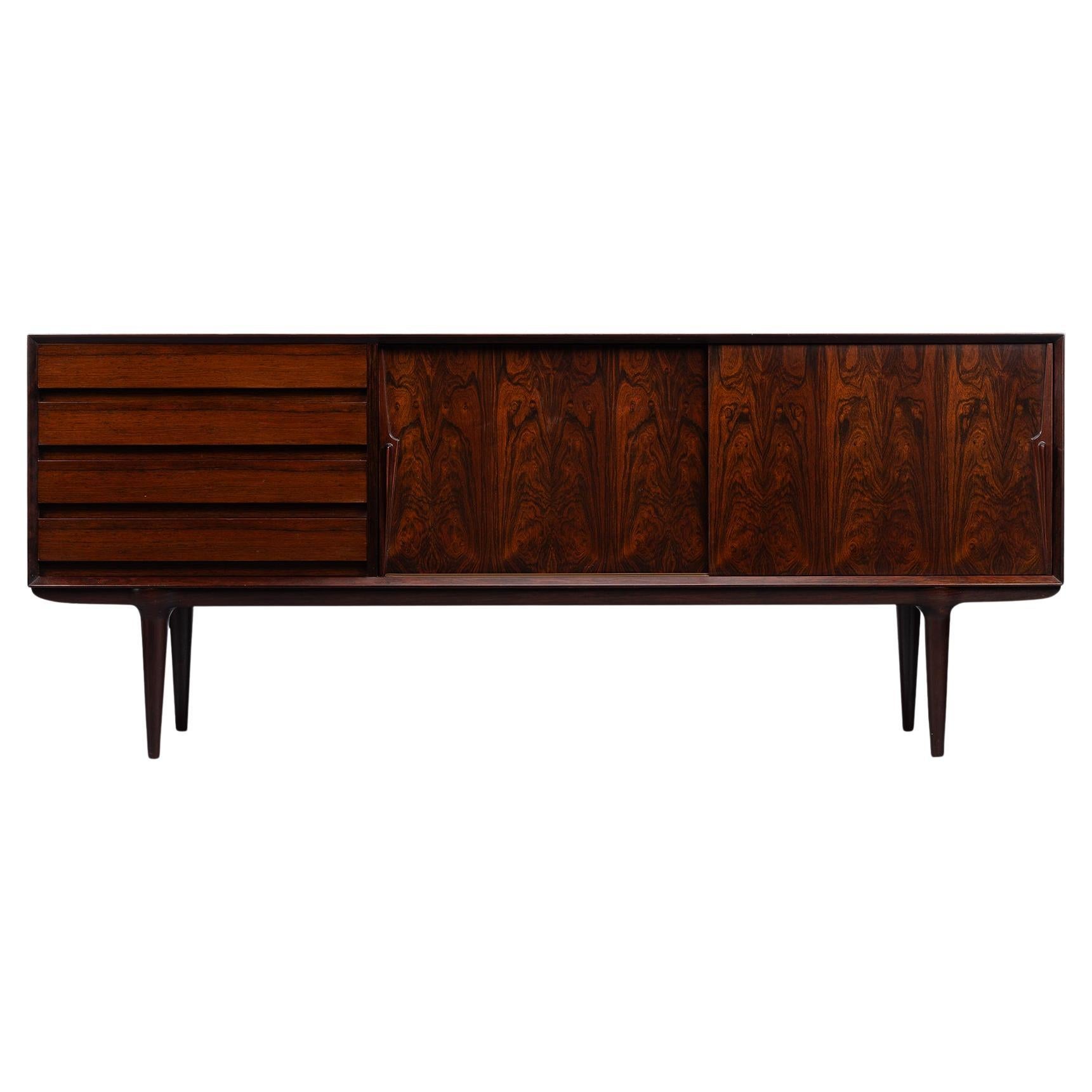 Enfilade danois en bois de rose modèle n° 18 de Gunni Omann pour Omann Jun, années 1960