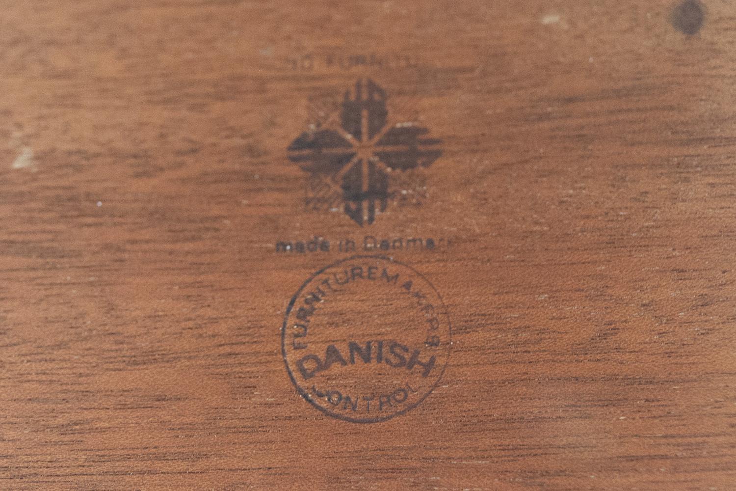 Credenza danese in palissandro con ripiani di HG Furniture, anni '60. in vendita 4