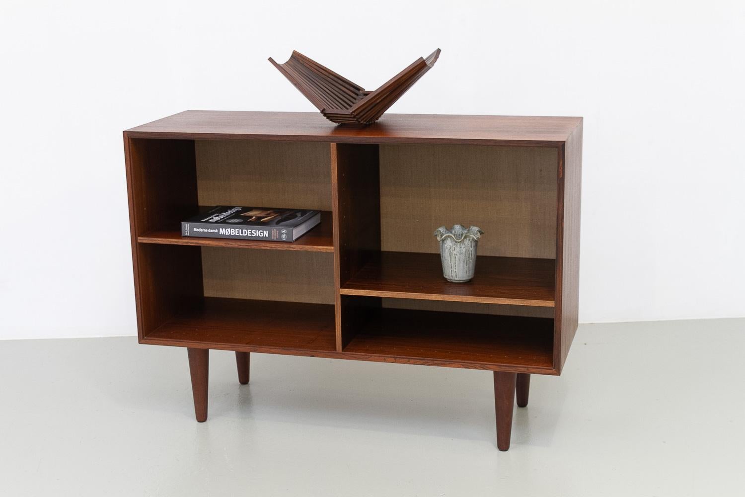 Credenza danese in palissandro con ripiani di HG Furniture, anni '60. in vendita 8