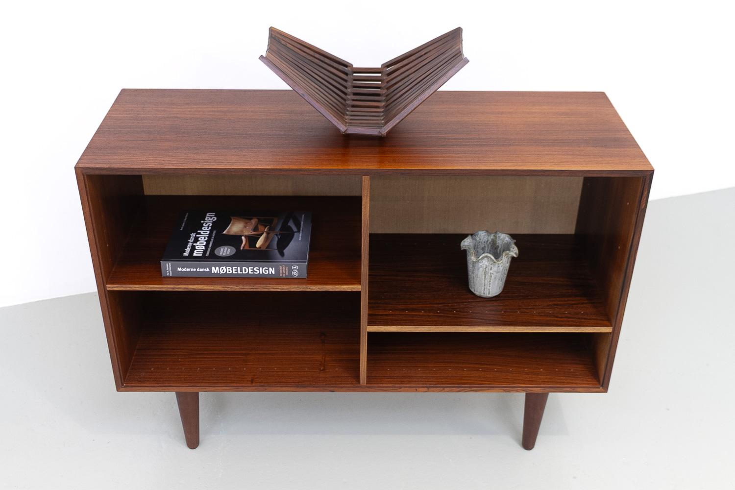 Credenza danese in palissandro con ripiani di HG Furniture, anni '60. in vendita 9