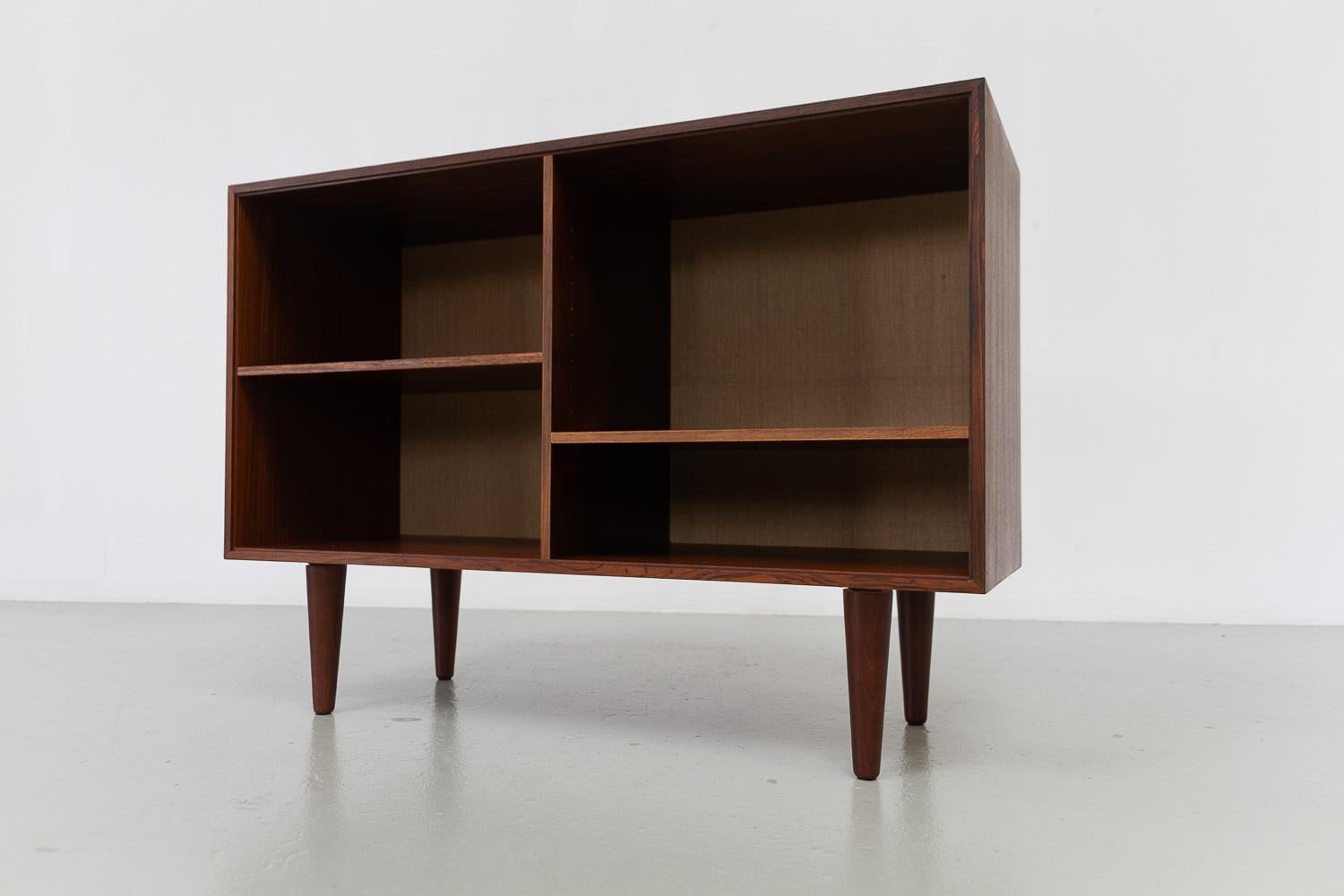 Credenza danese in palissandro con ripiani di HG Furniture, anni '60. in vendita 1