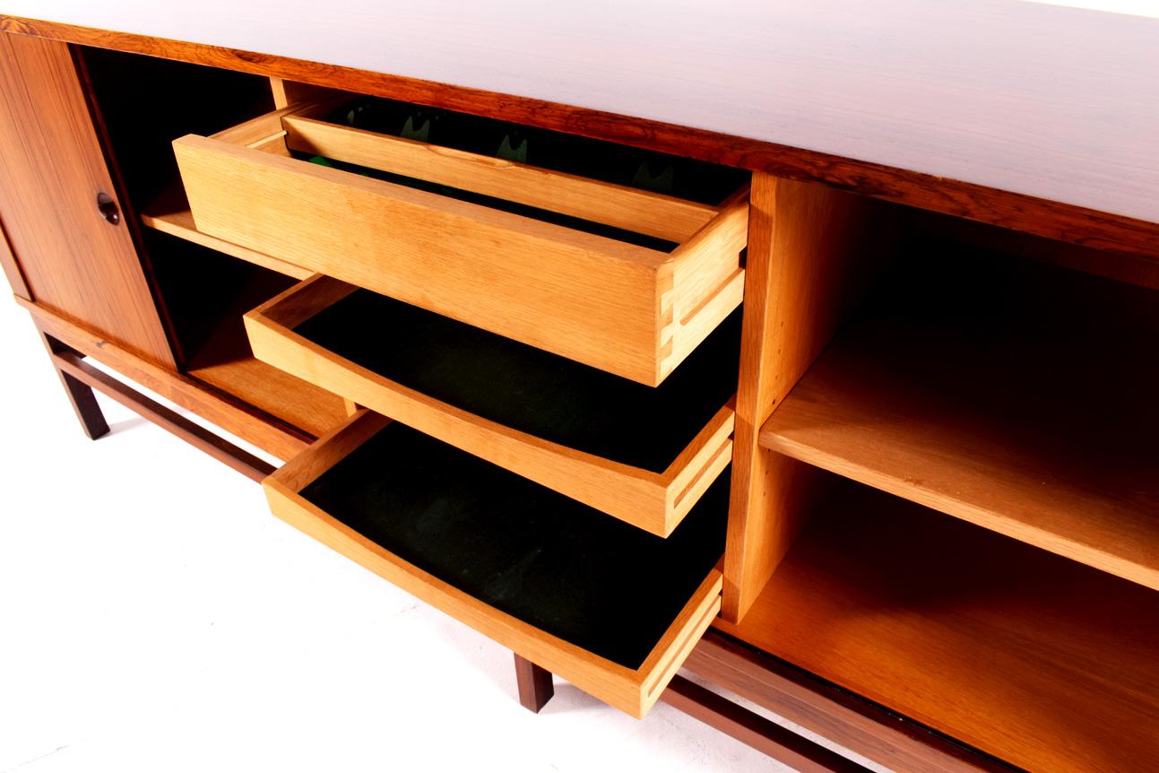 Credenza danese in palissandro con ante a tamburo 3