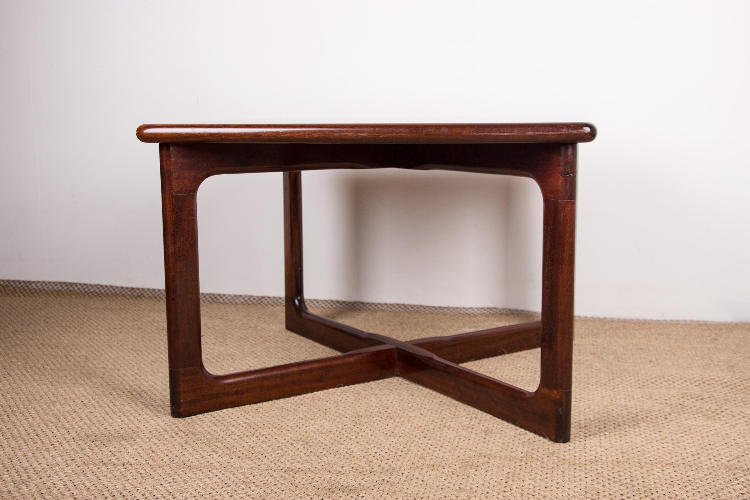 Danish Rosewood Squared Coffee Table from Dyrlund, 1970 In Excellent Condition In JOINVILLE-LE-PONT, FR