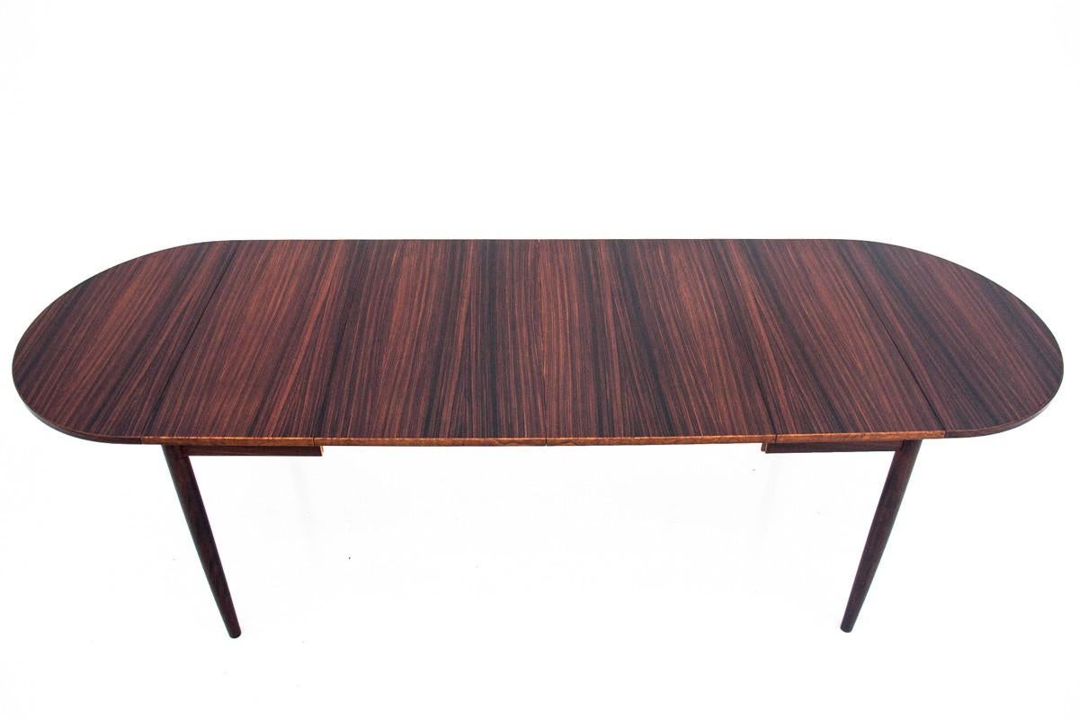Dining table, made in Denmark in the 1960s rosewood. After a complete renovation.

Very good condition.

Dimensions :

height 73cm

dimensions in a rectangle: 73cm x 85cm

length after unfolding the side semicircular parts: 169cm

length