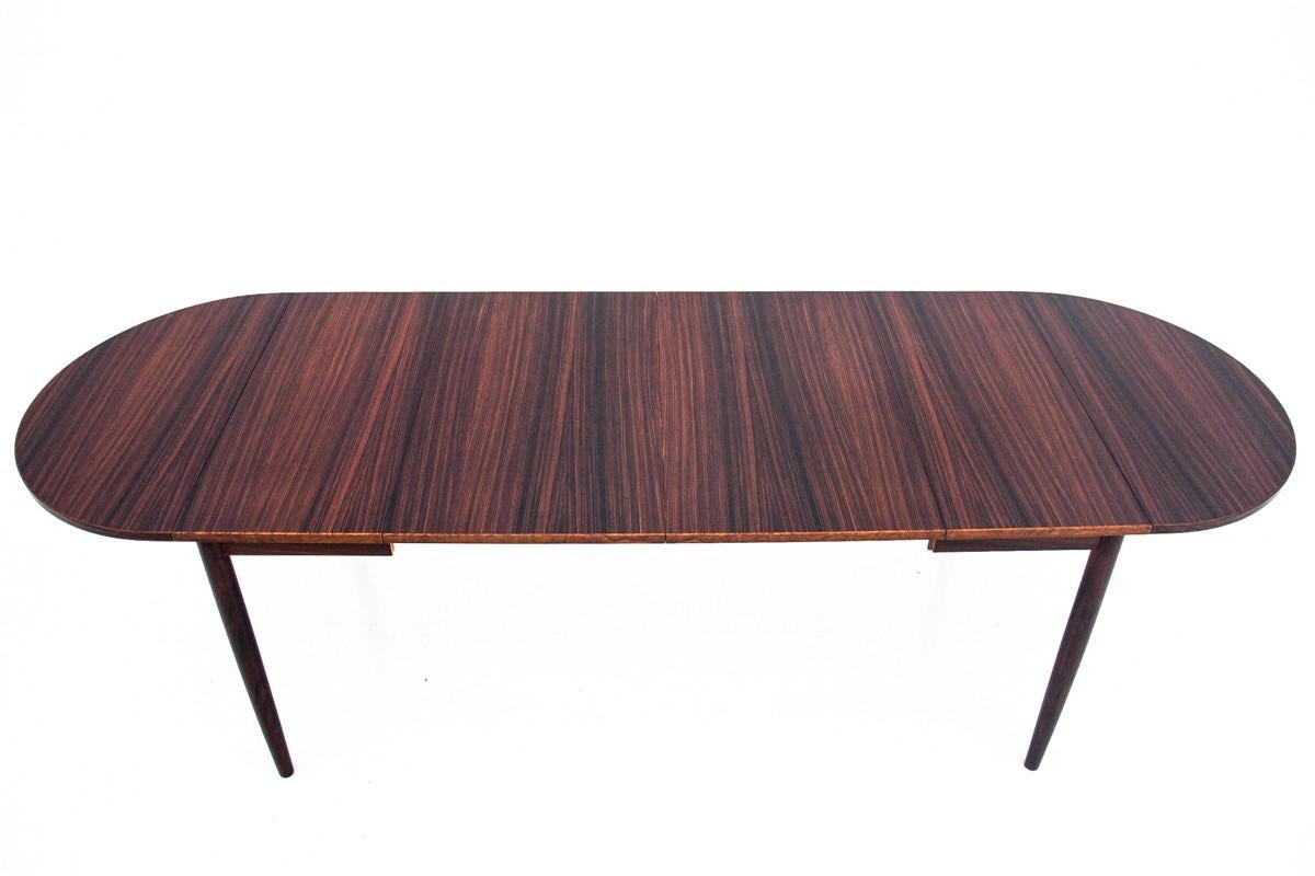Tavolo da pranzo, realizzato in Danimarca negli anni '60 in legno di palissandro. Dopo una completa ristrutturazione.

Ottime condizioni.

Dimensioni :

altezza 73 cm

dimensioni di un rettangolo: 73cm x 85cm

lunghezza dopo aver
