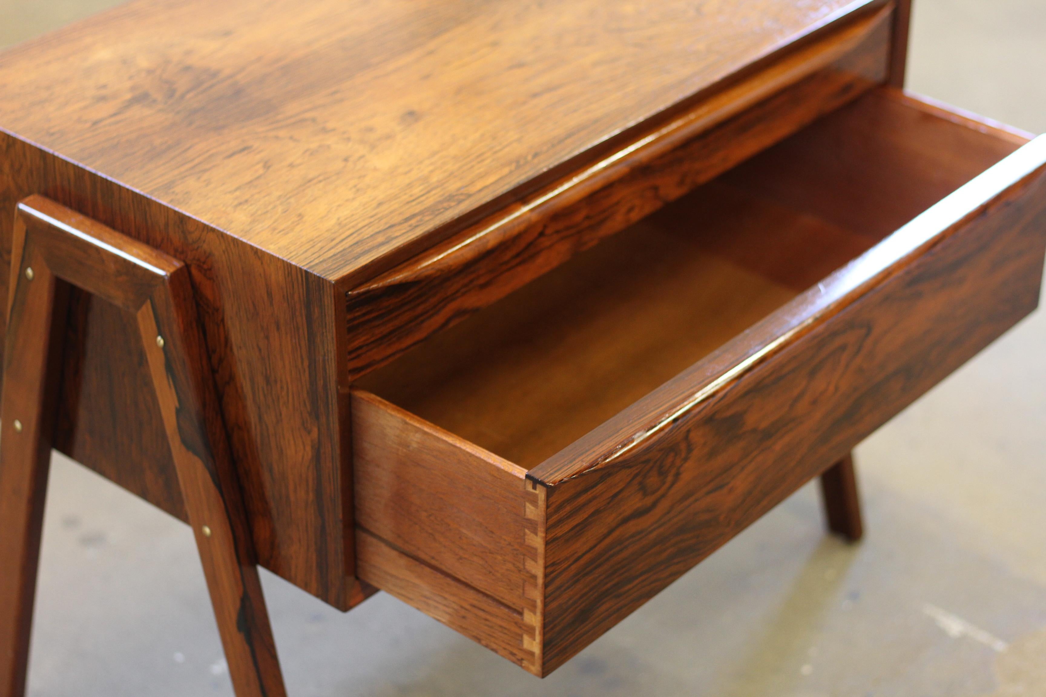 Table danoise en palissandre attribuée à Erling Torvits, Nid de couture, années 1960 Danemark en vente 5