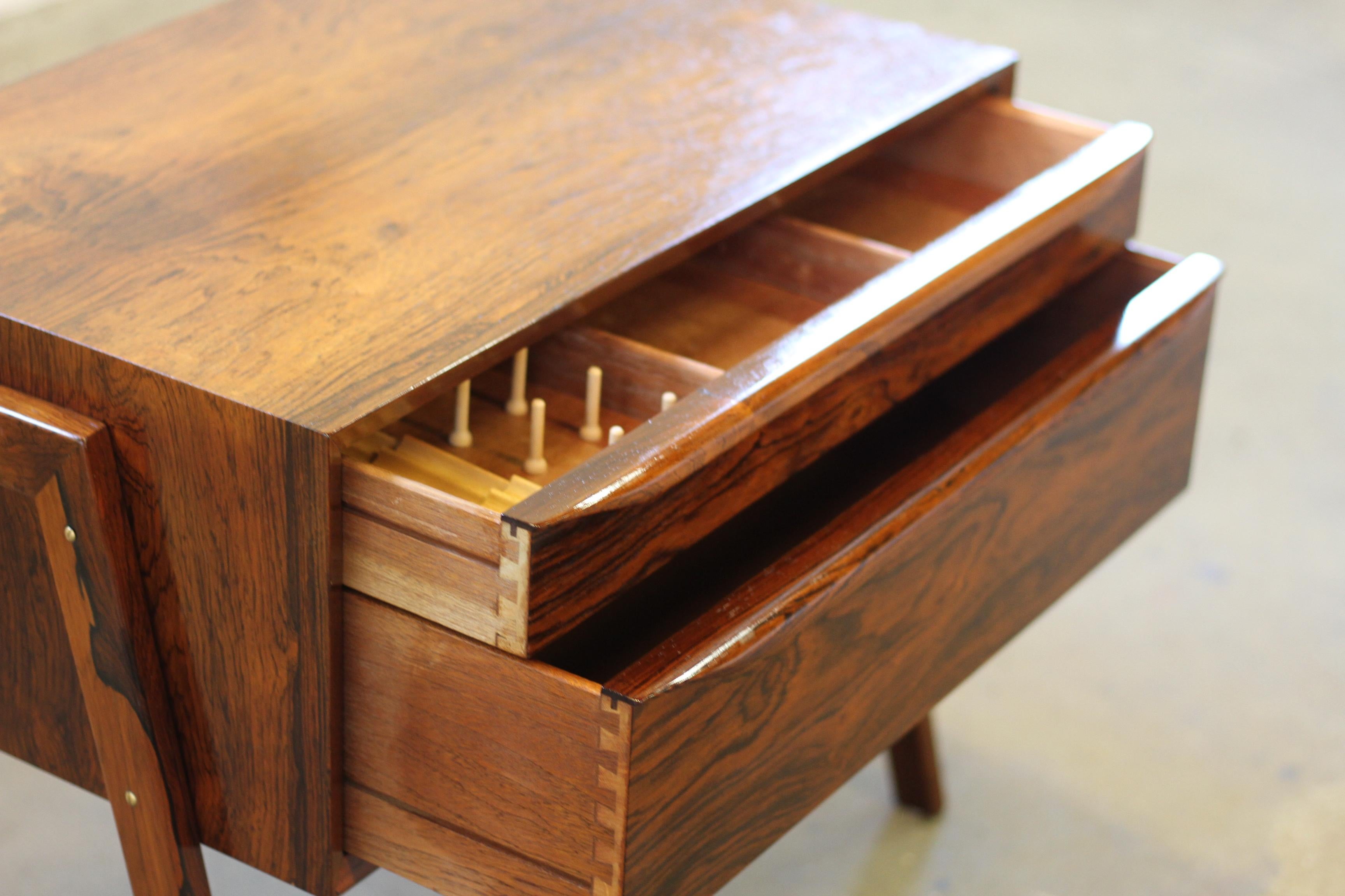 Table danoise en palissandre attribuée à Erling Torvits, Nid de couture, années 1960 Danemark en vente 6