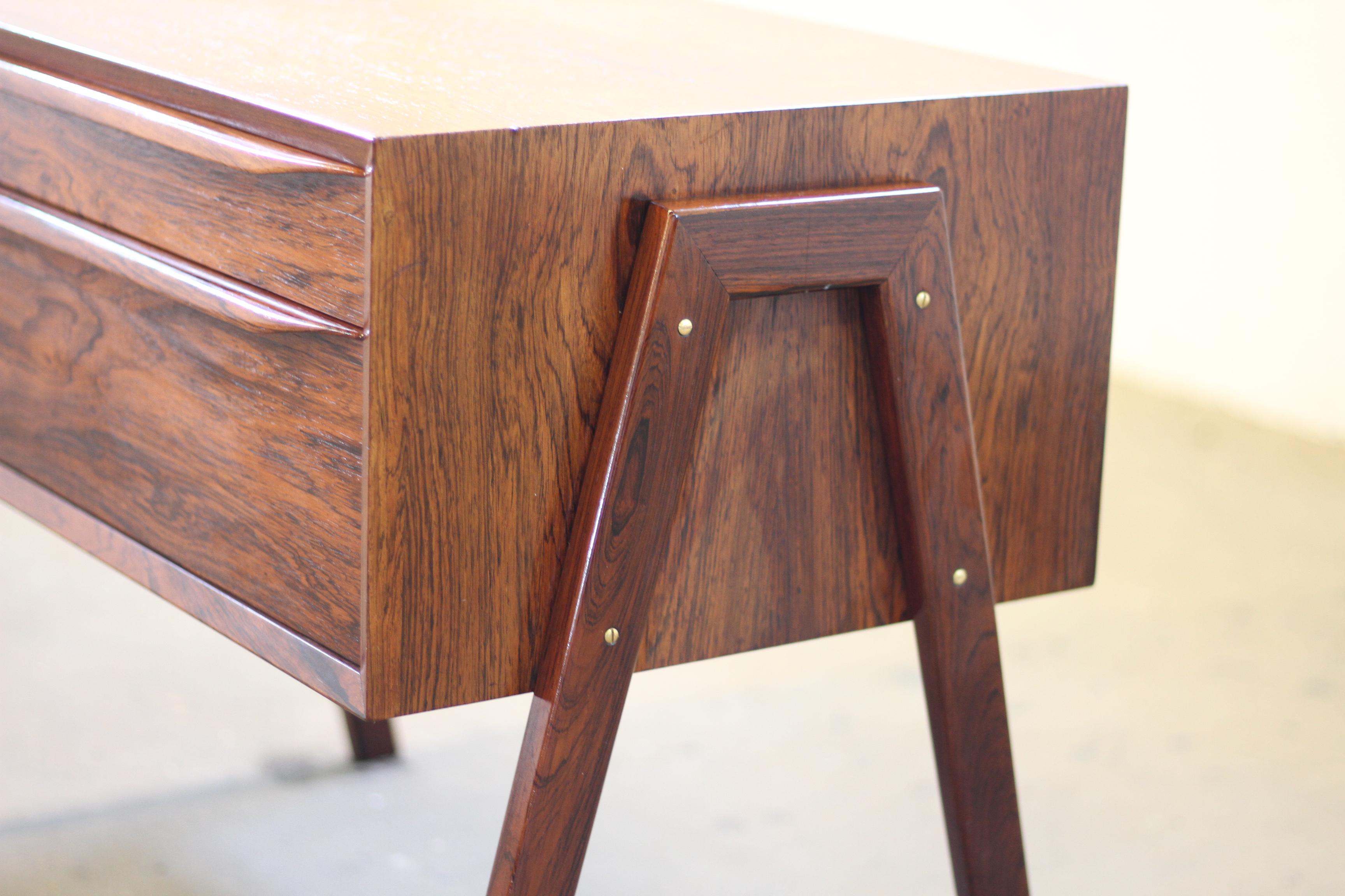 Milieu du XXe siècle Table danoise en palissandre attribuée à Erling Torvits, Nid de couture, années 1960 Danemark en vente