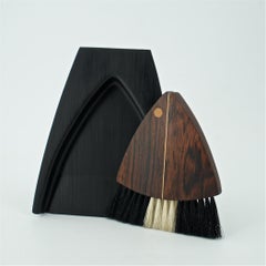 Plateau de table en bois de rose danois:: brosse à miettes:: bac à poussière:: graphique audacieux:: design du milieu du siècle