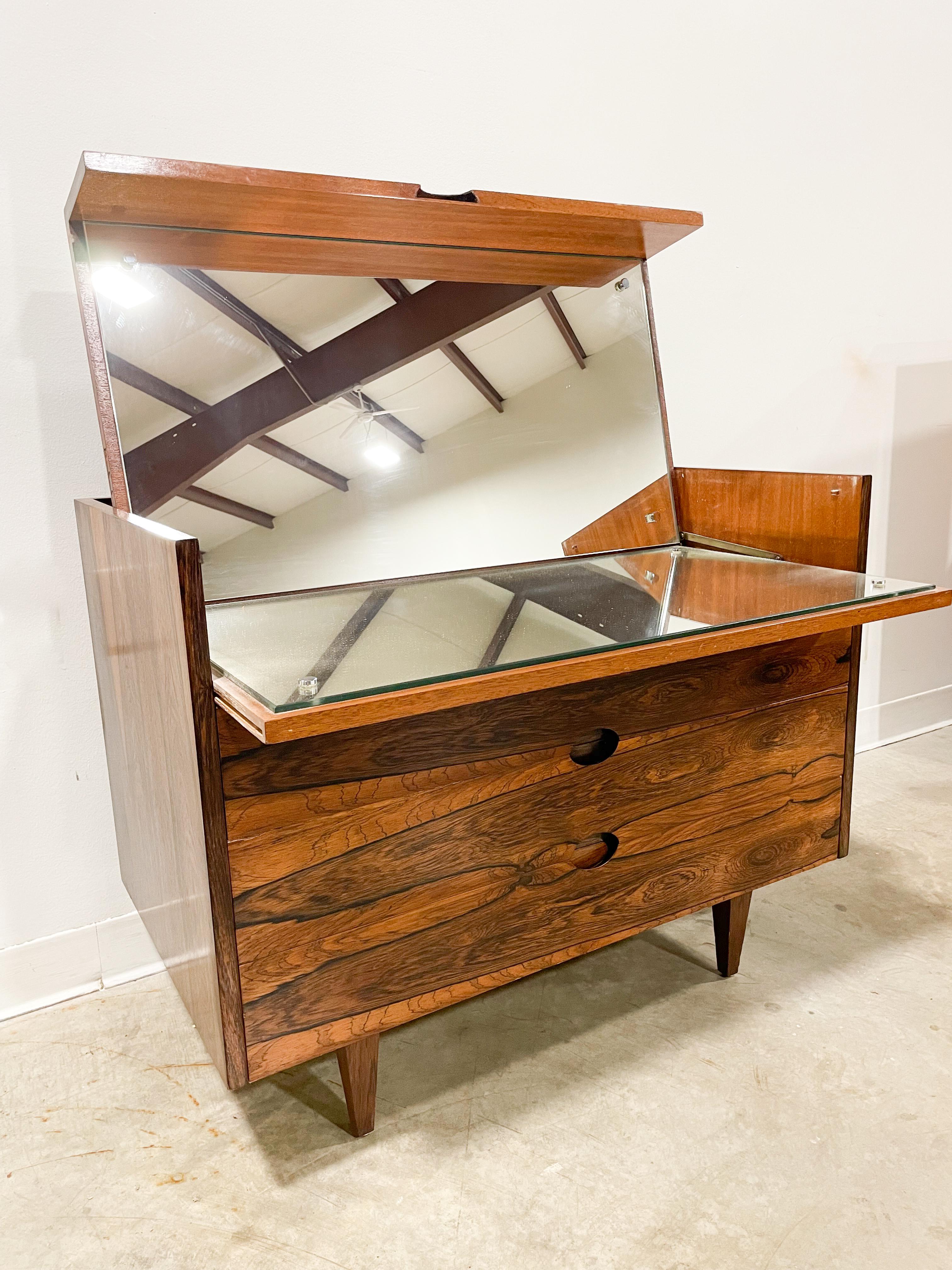 Danish Rosewood Vanity Dresser In Good Condition In Kalamazoo, MI