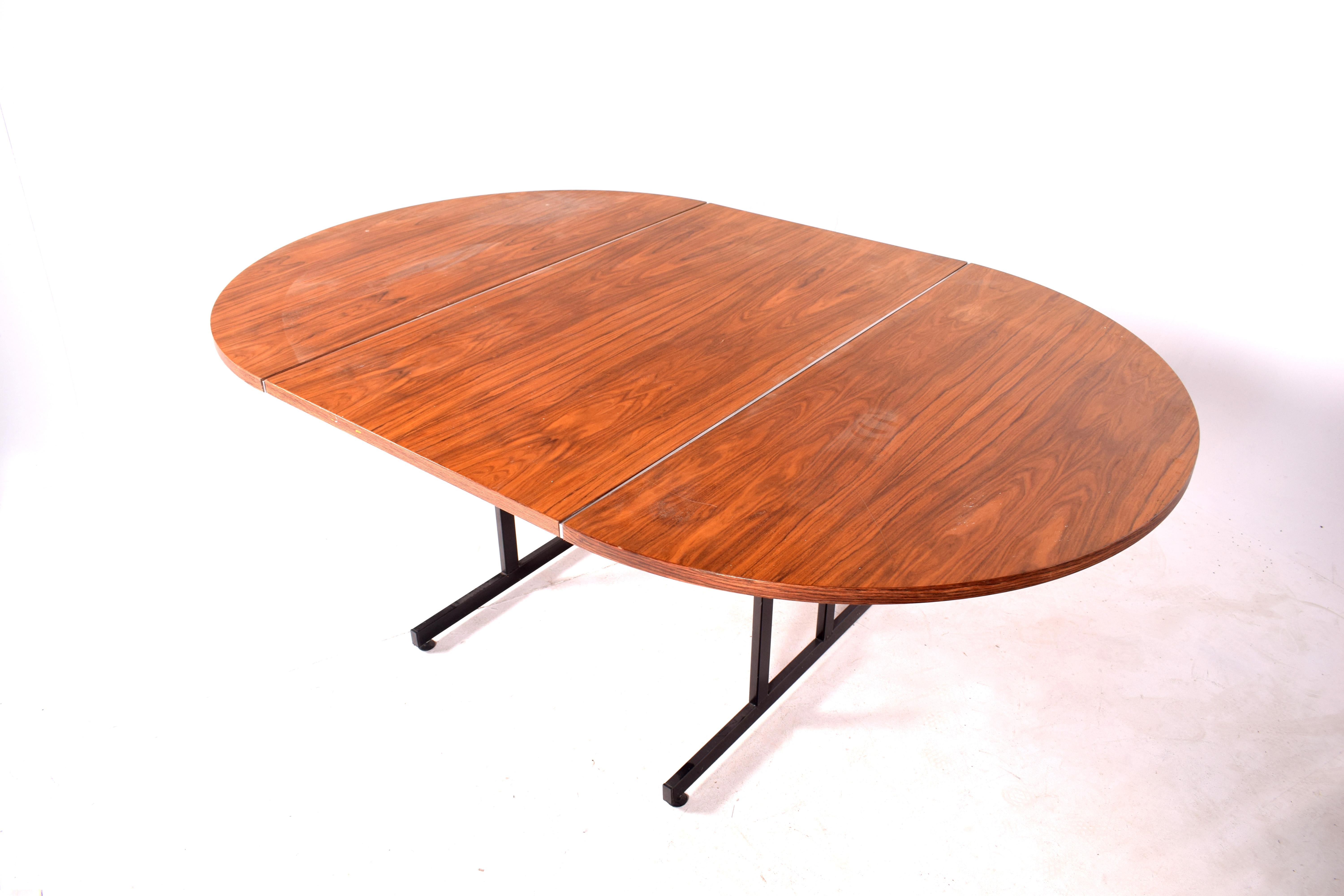 Danish Rosewood Veneer Work or Dining Table In Good Condition For Sale In Lisboa, Lisboa