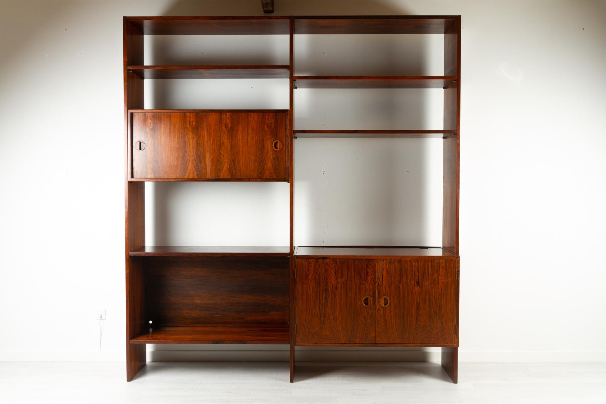 Danish rosewood wall unit by HG Furniture (Hansen & Guldborg) 1960s
Scandinavian modern two bay wall unit with shelves and cabinets. Four height adjustable shelves. Bar cabinet with double sliding doors. Stereo cabinet with room record player and