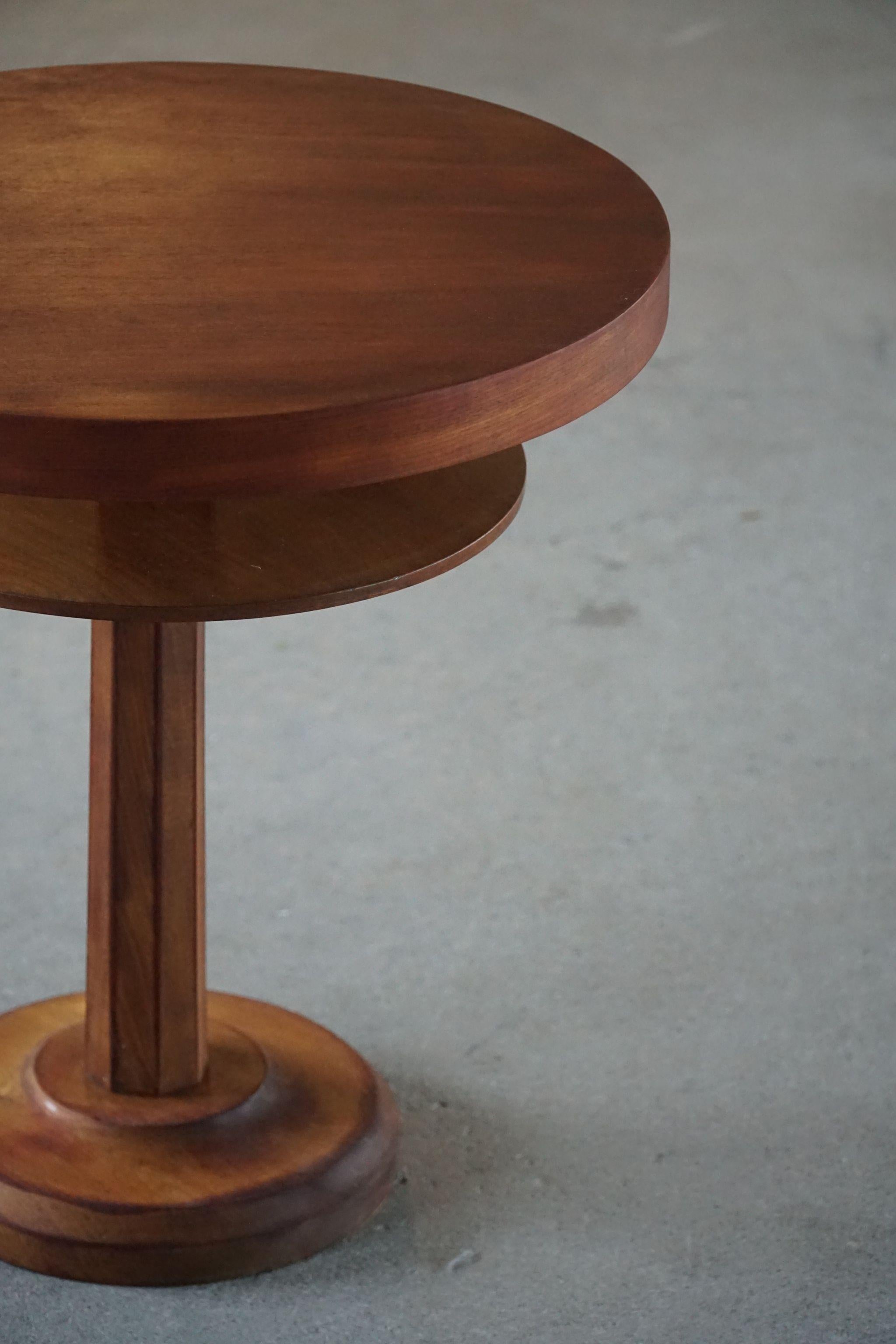 Scandinavian Modern Danish Round Art Deco Side Table / Coffee Table in Teak, Made in 1940s