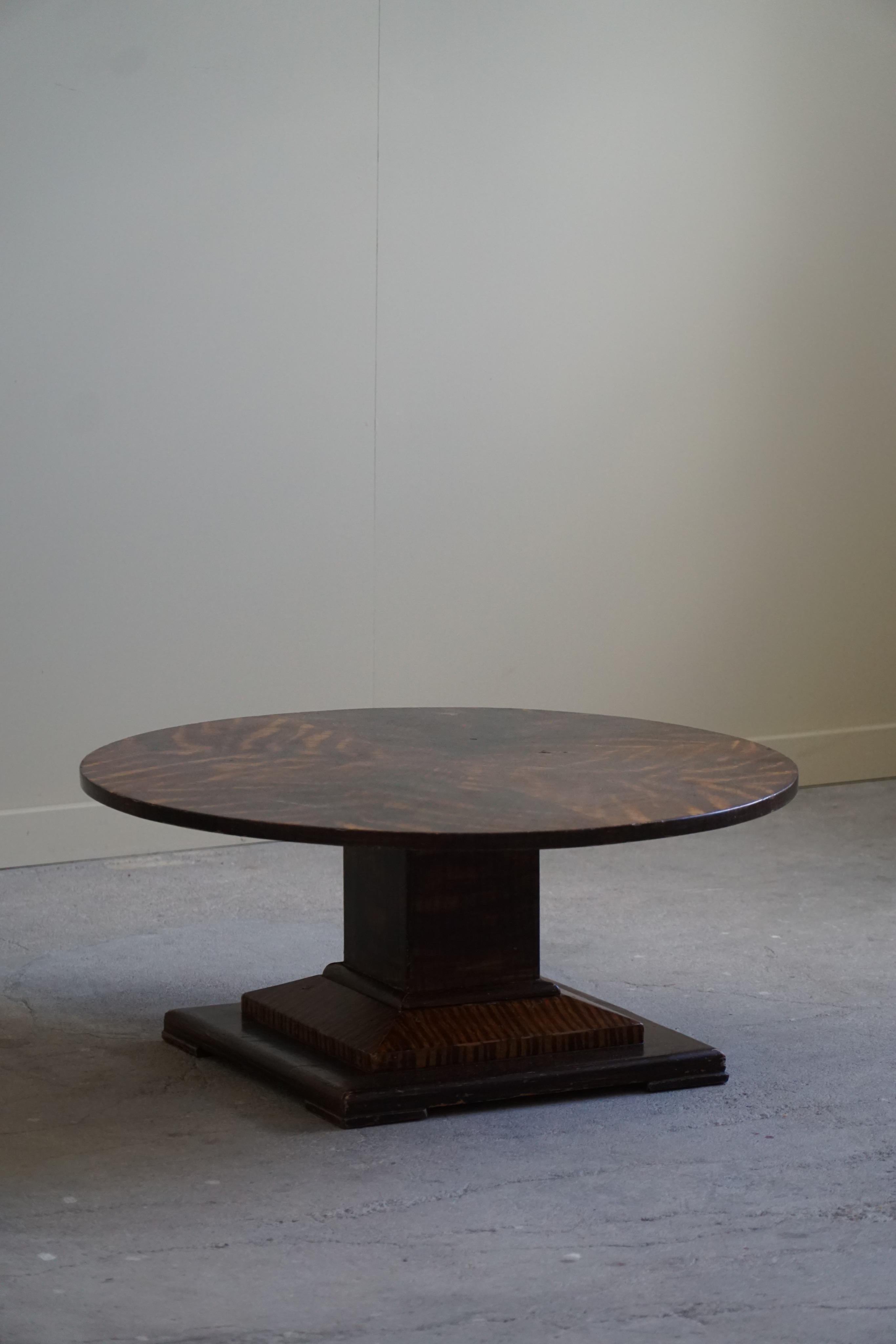 Bouleau Table basse ronde danoise Art Déco pour canapé, fabriquée dans les années 1930 en vente