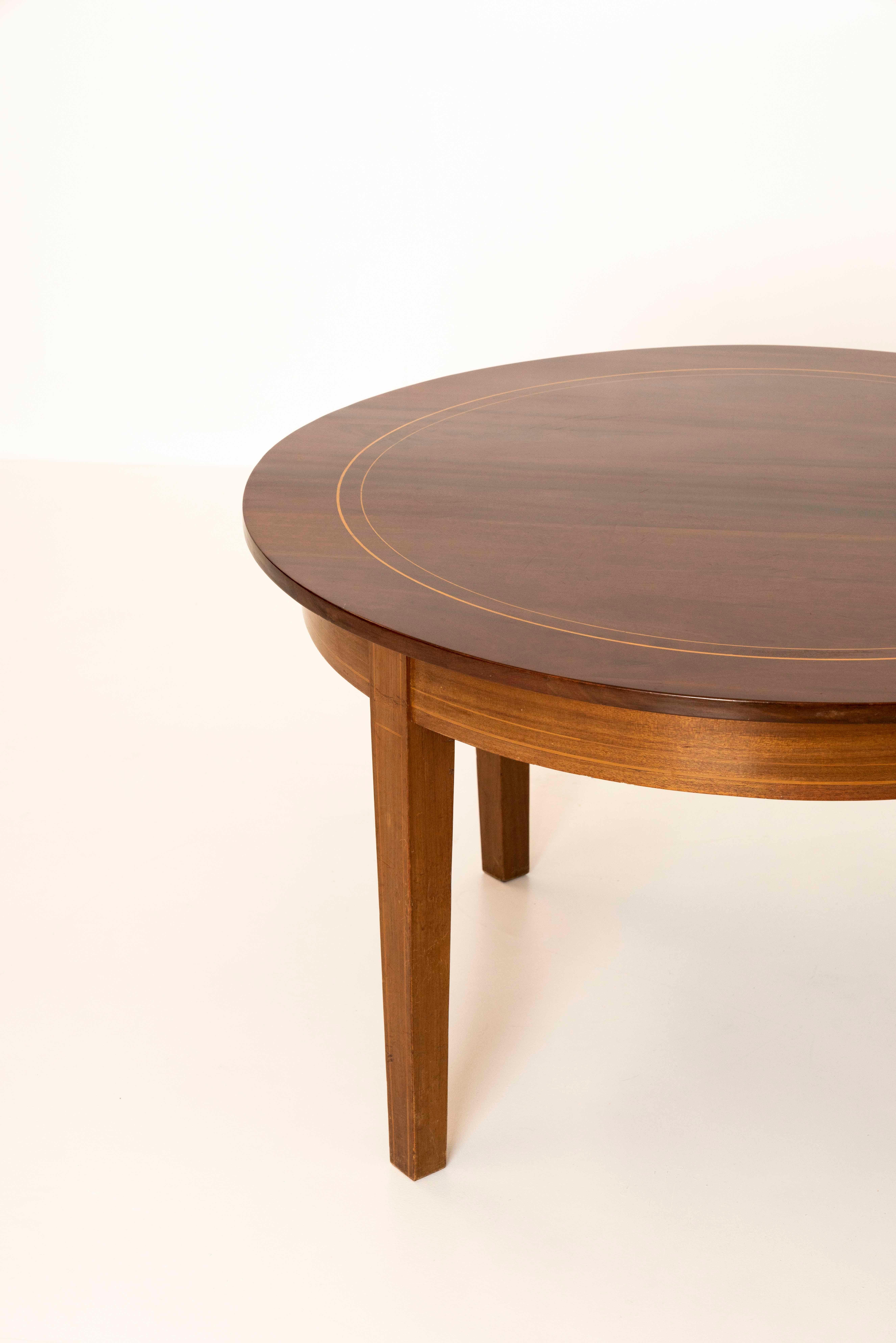 Danish Round Coffee Table in Mahogany, 1960s In Good Condition For Sale In Hellouw, NL