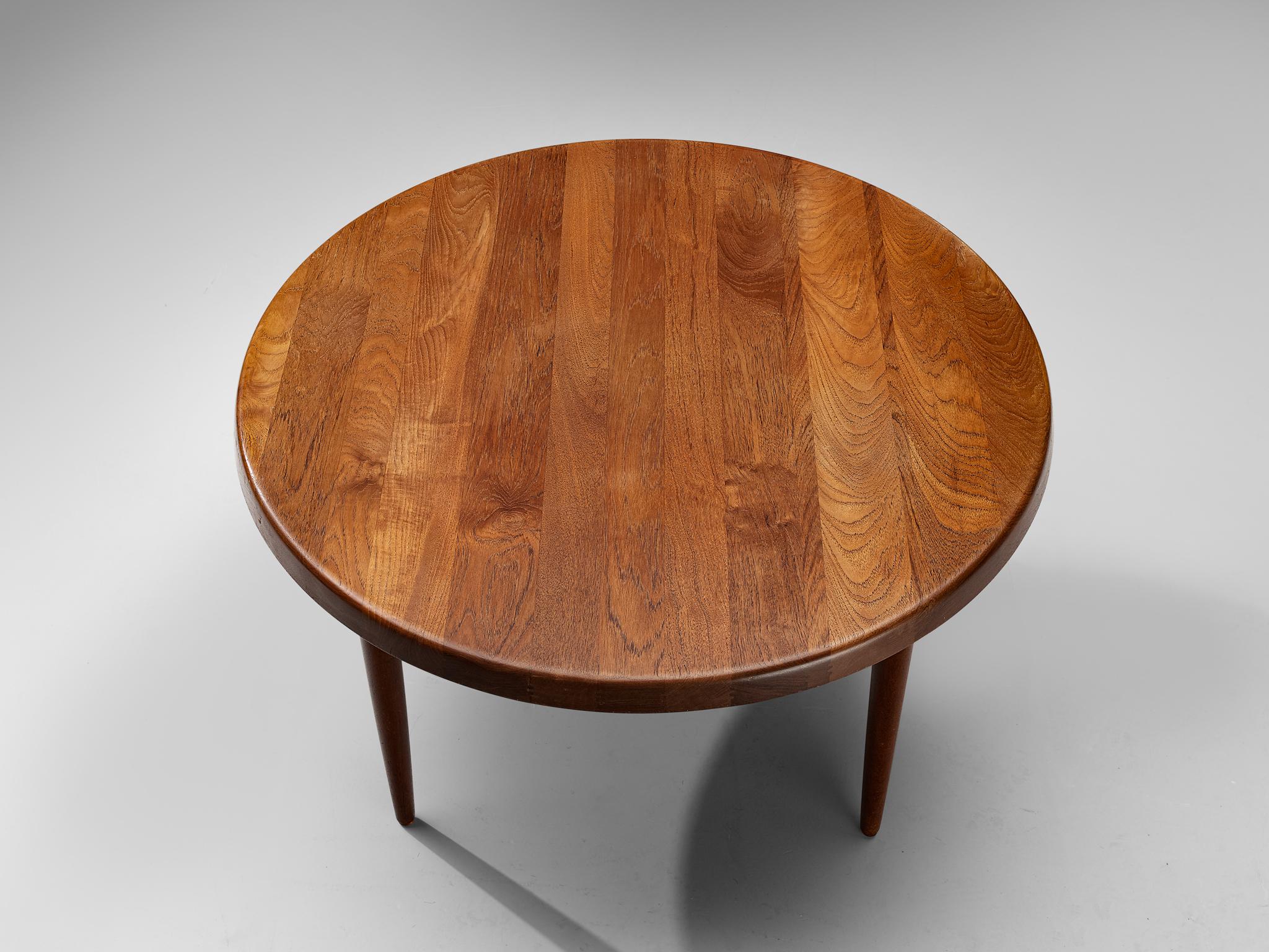 Coffee table, teak, Denmark, 1960s

Danish coffee table in with a warm teak table top. The table top has soft and rounded edges and smooth tapered legs. Due to its simpel yet elegant design without any kind of decorative details the focus falls on