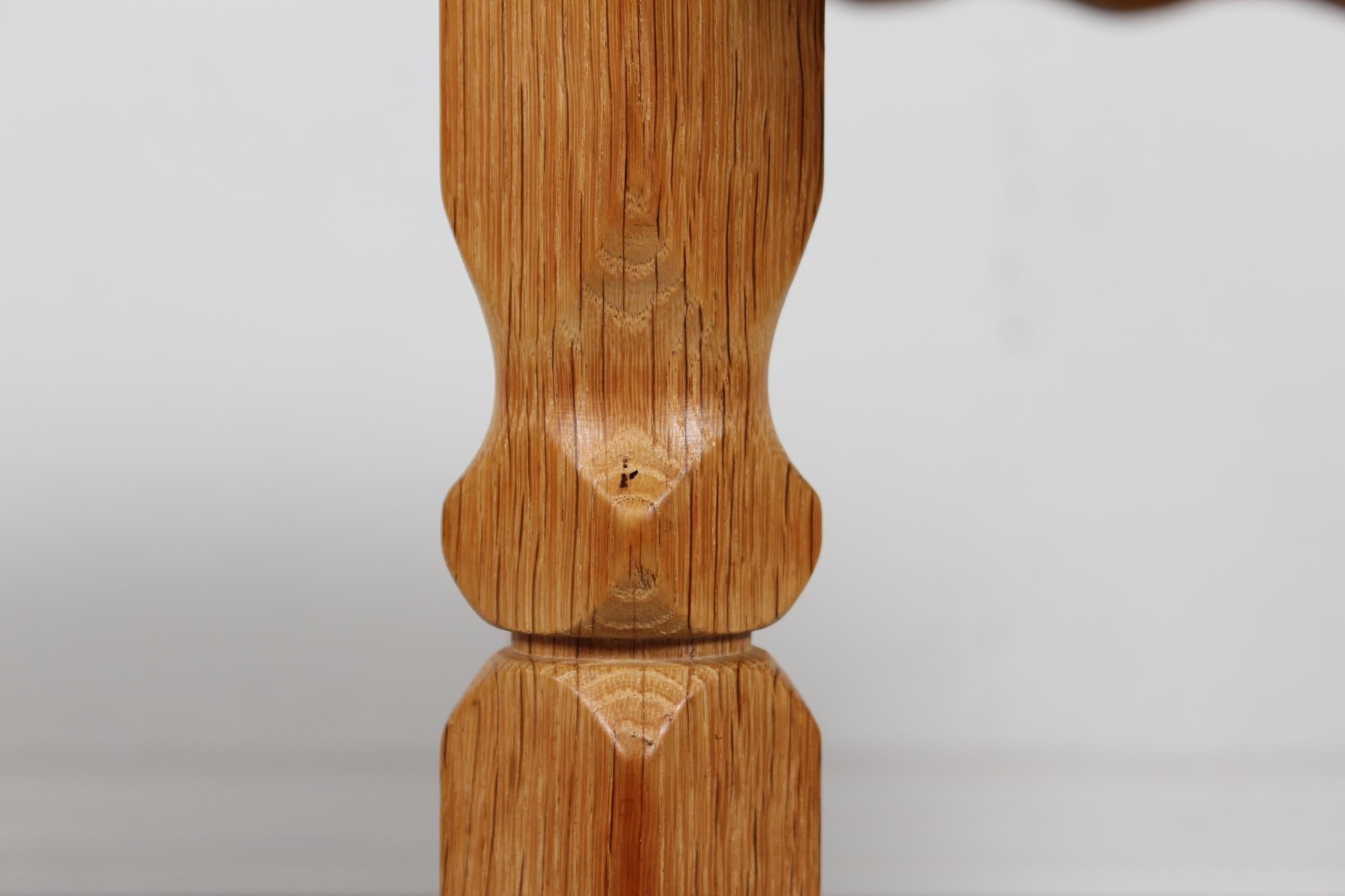 Veneer Danish Round Extendable Dining Table of Oak by Henning Kjærnulf,  Ø 120 cm 1970s