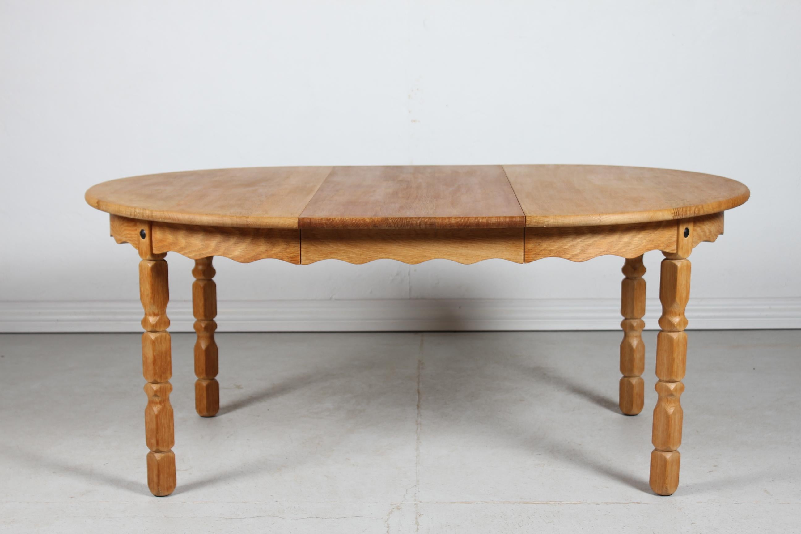 Late 20th Century Danish Round Extendable Dining Table of Oak by Henning Kjærnulf,  Ø 120 cm 1970s